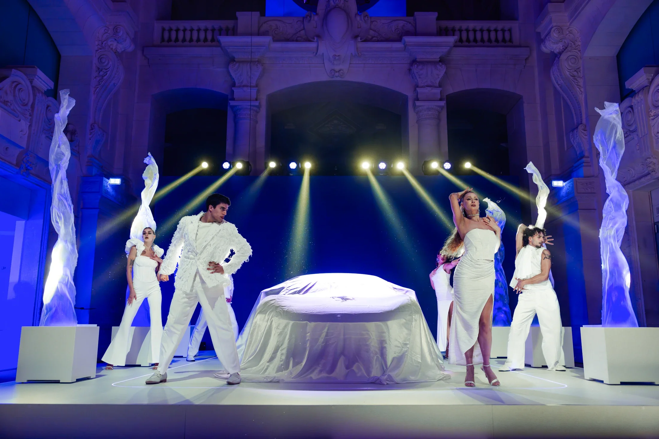 photographe bourg en bresse, Ain, Rhone Alpes, France - portfolio, reportage évènementiel Ferrari Amalfi à Paris au musée des arts décoratifs, show danse 