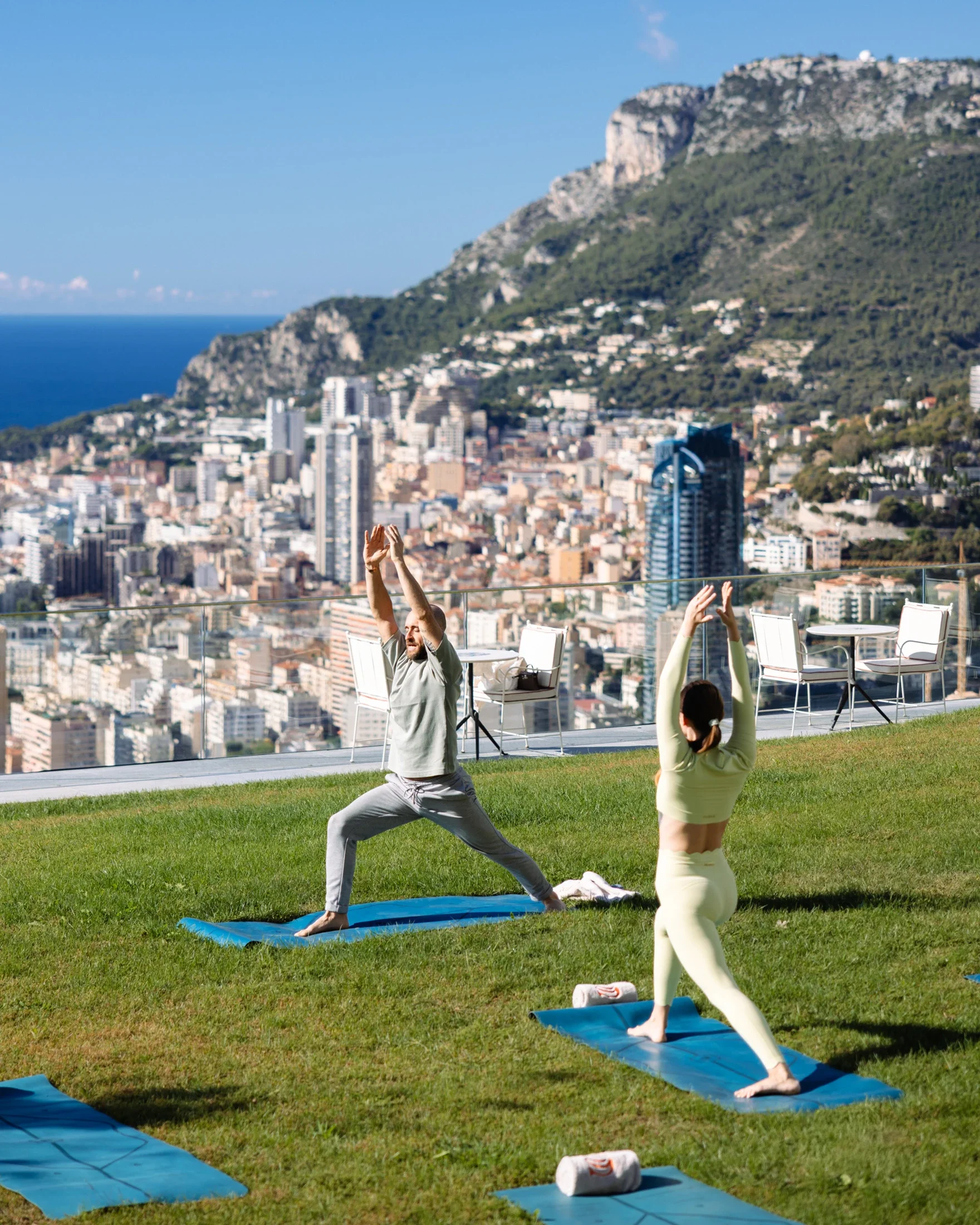 photographe évènementiel bourg en bresse – Reportage évènement Ferrari à Monaco, séance de Yoga avec vue sur Monaco