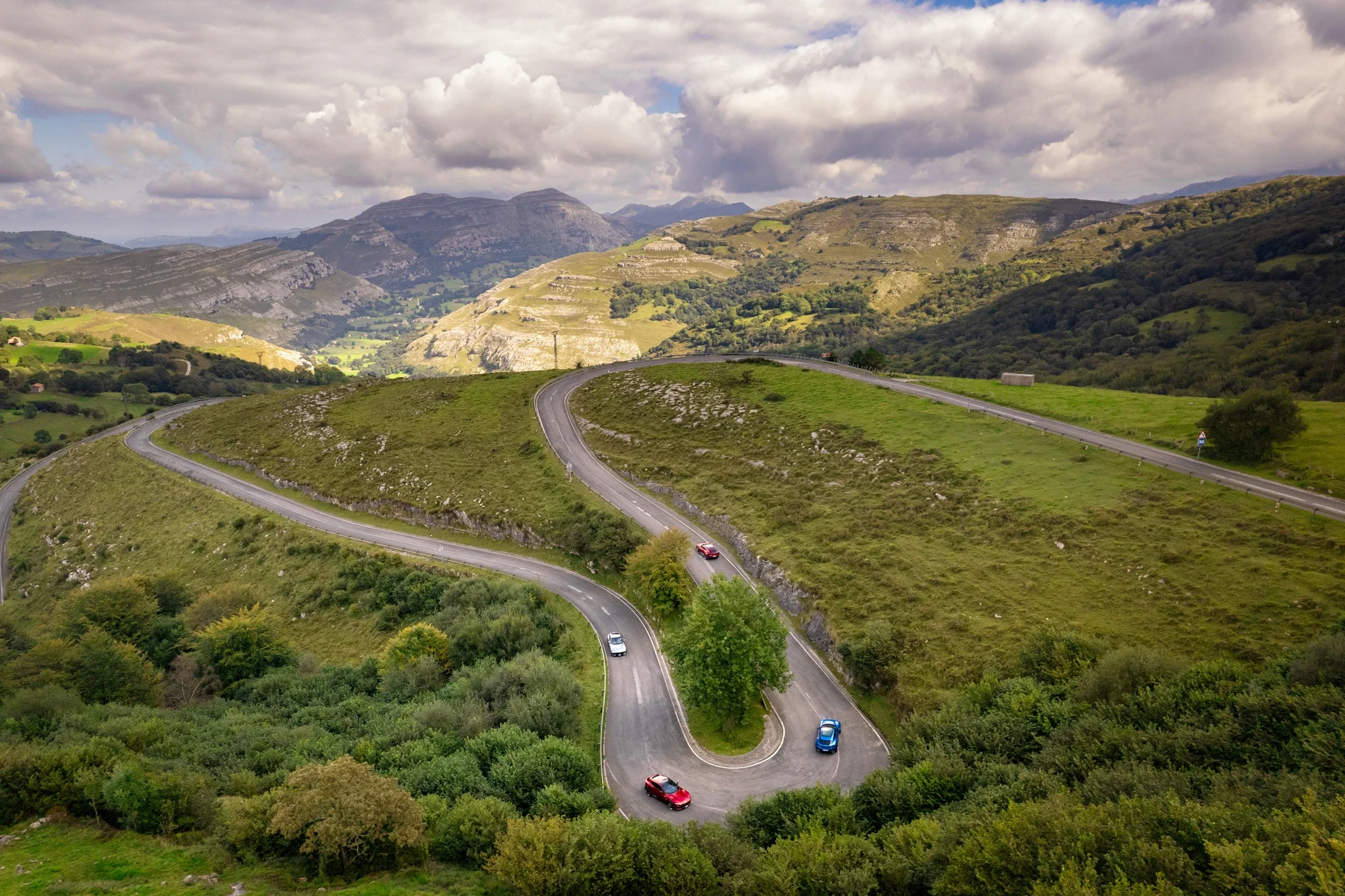 photographe automobile bourg en bresse – Ferrari European road tour Purosangue quatre voitures presse Espagne pays basque montagne road trip 