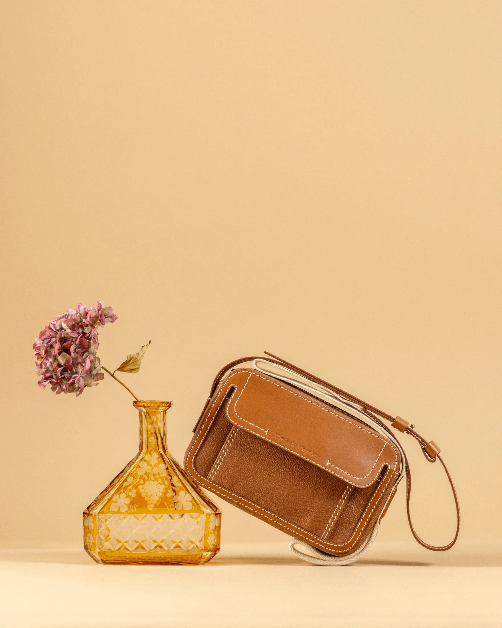 photographe produit bourg en bresse – Mise en scène sacoche 