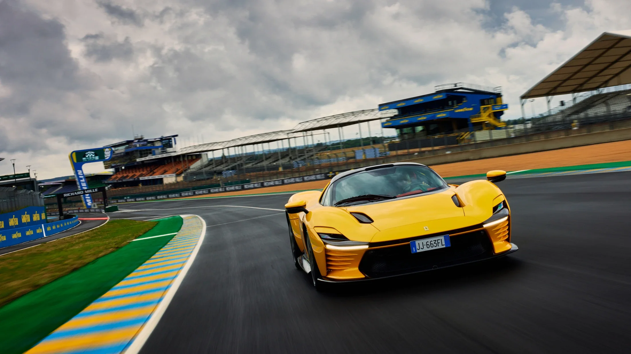 photographe automobile bourg en bresse – Essaie Presse world Ferrari Daytona SP3 circuit Bugatti Le Mans