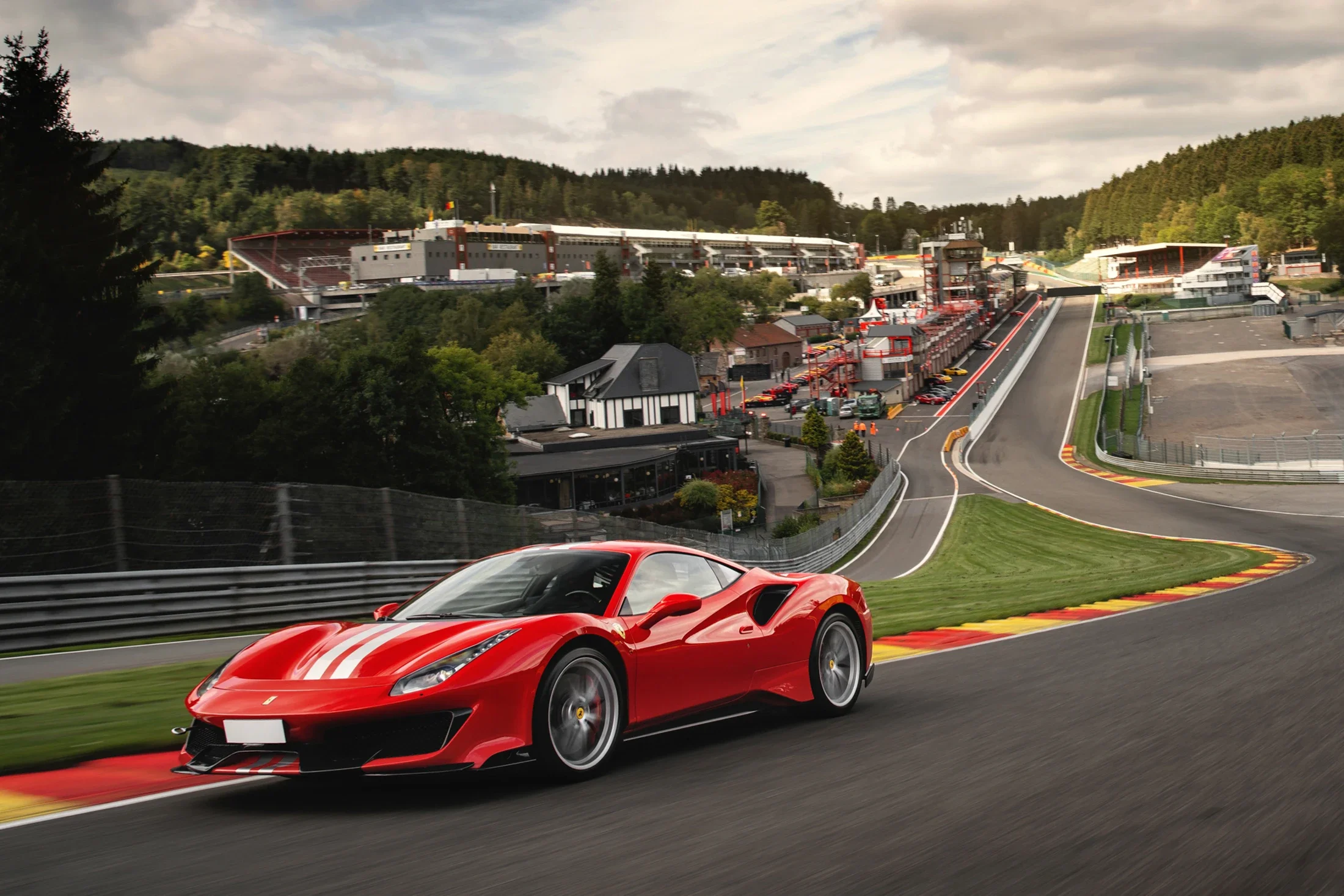 photographe automobile bourg en bresse – Ferrari 488 Pista circuit Spa Francorchamps Belgique Raidillon