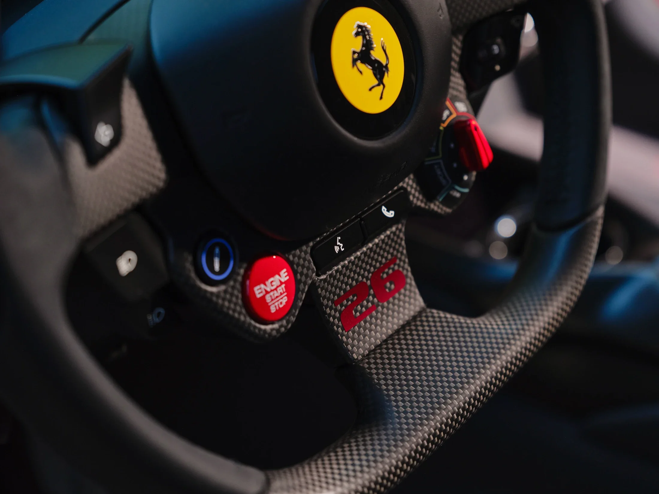 photographe automobile bourg en bresse – shooting collectionneur particulier Ferrari 812 Competizione maison bourgogne détail volant