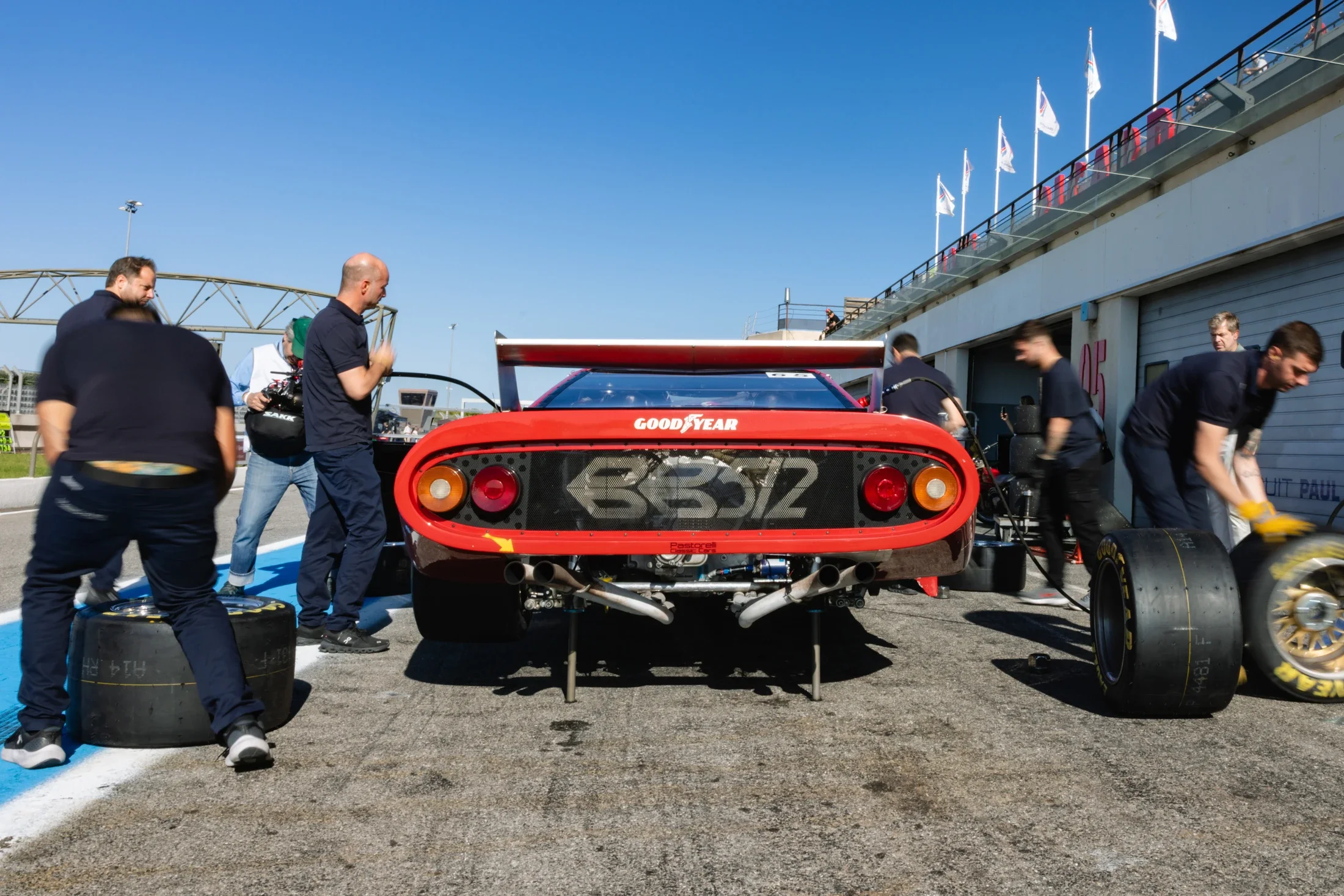 photographe automobile bourg en bresse – 10000 Tours Castellet Circuit Paul Ricard pitlane Ferrari 512BB