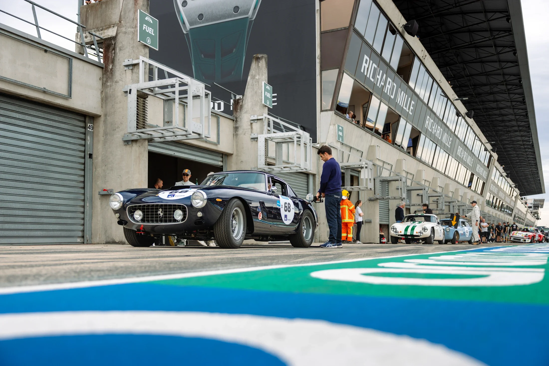 photographe automobile bourg en bresse – 24H du Mans classic 2025 Ferrari 250 SWB pitlane
