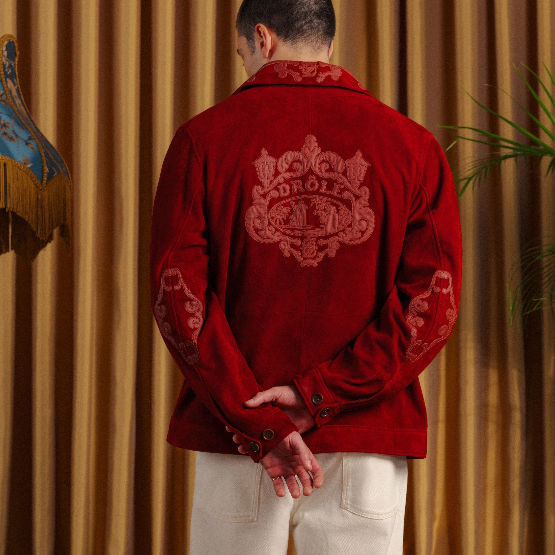 photographe e-commerce bourg en bresse – shooting e-commerce Drôle de Monsieur détail broderie dos