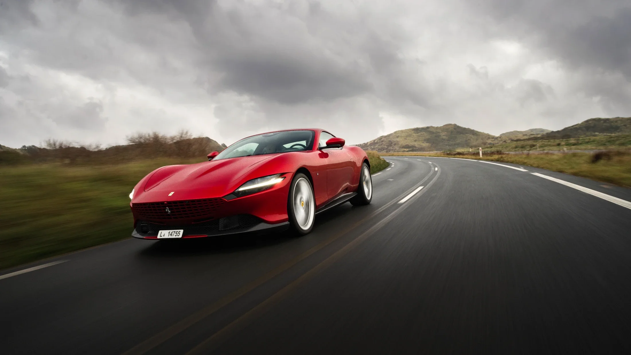 photographe automobile bourg en bresse – image communication Ferrari Roma dynamique route Zandvoort