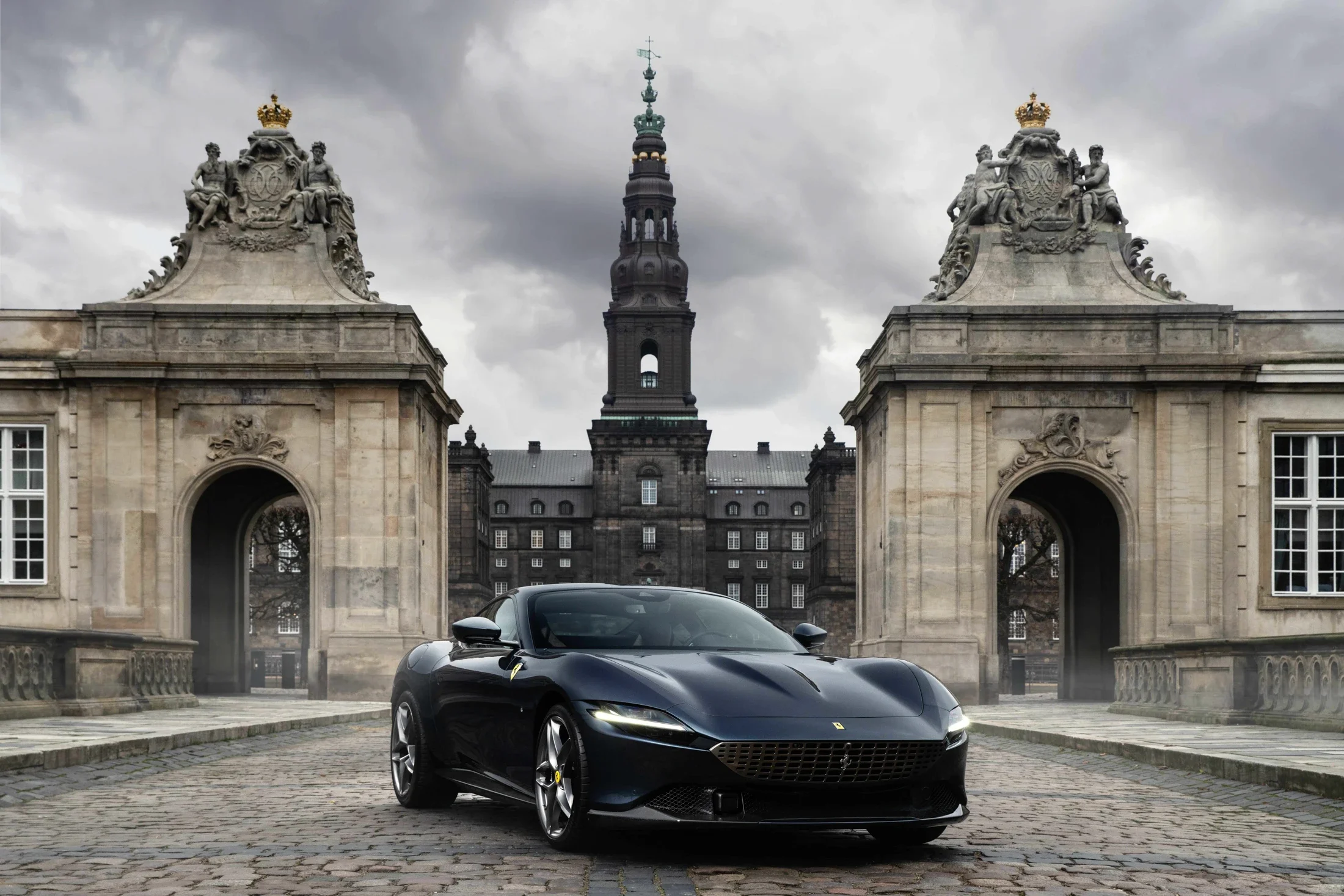 photographe automobile bourg en bresse – image communication Ferrari Roma Copenhague Palais Christansborg