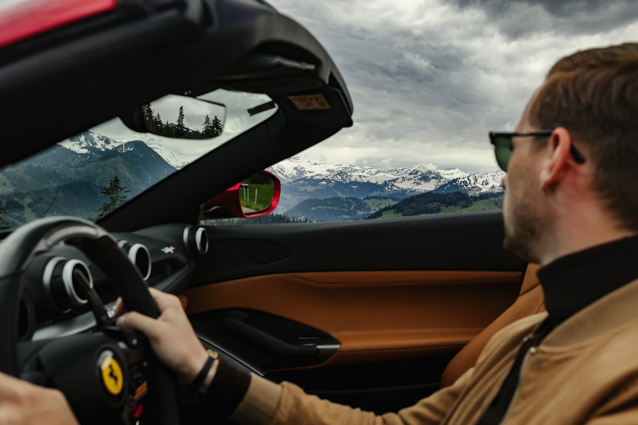 image communication Ferrari Portofino M route montagne sud France lifestyle