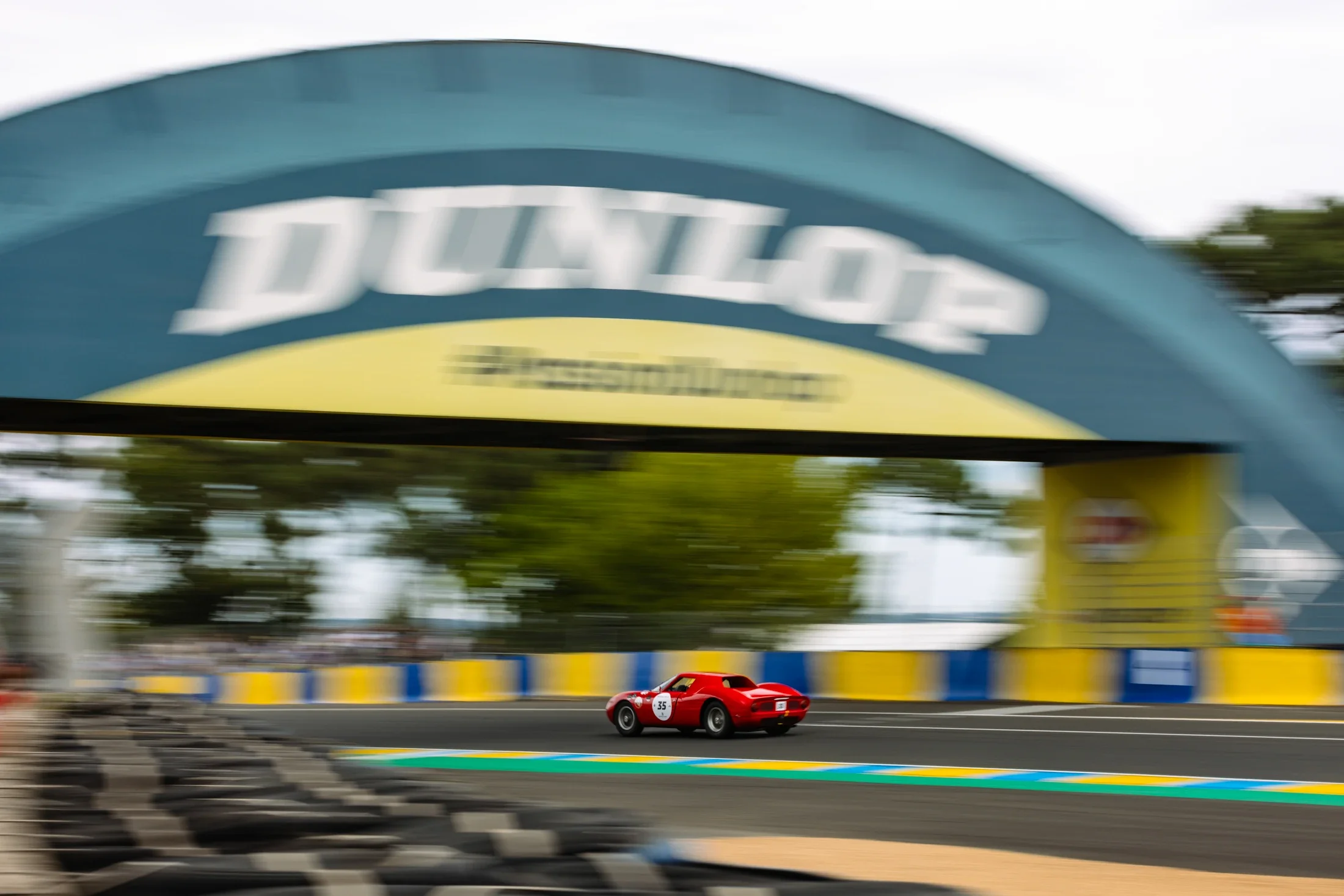 photographe automobile bourg en bresse – 24H du Mans classic 2025 Ferrari 250LM Dunlop