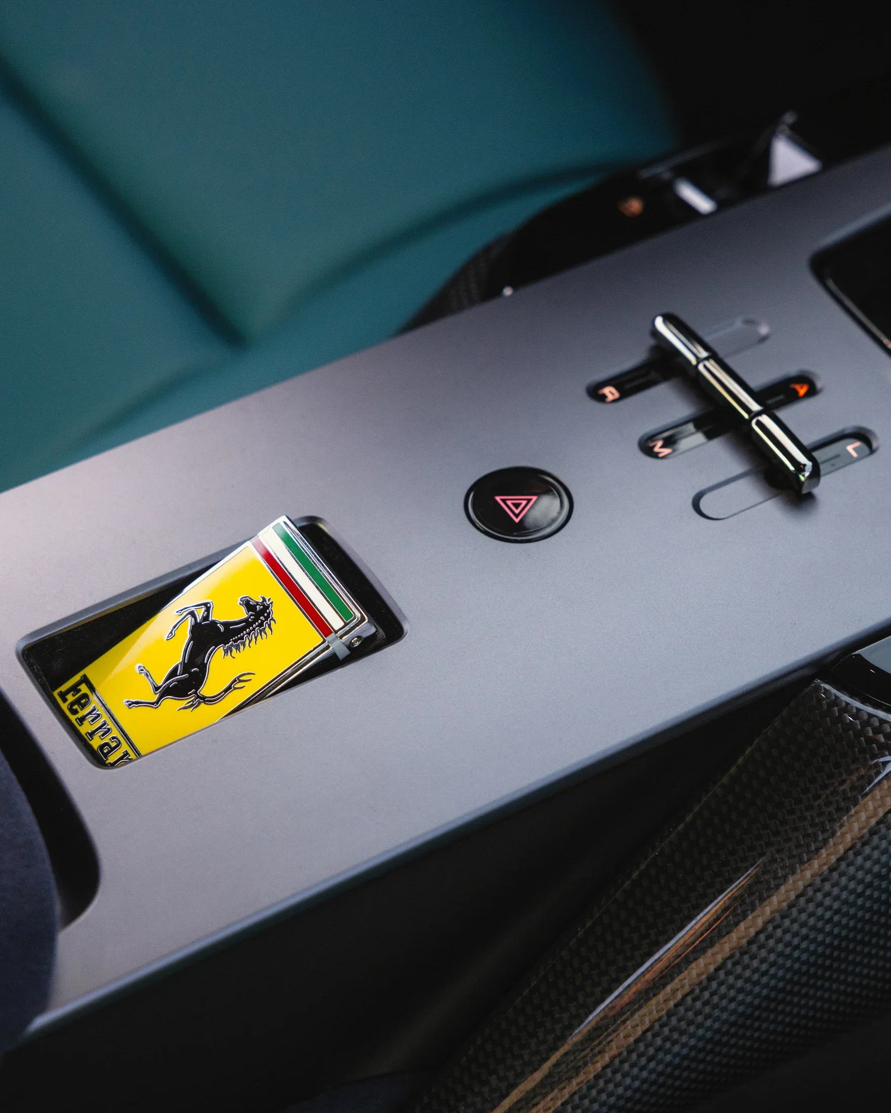 photographe automobile bourg en bresse – Ferrari Amalfi détails clé