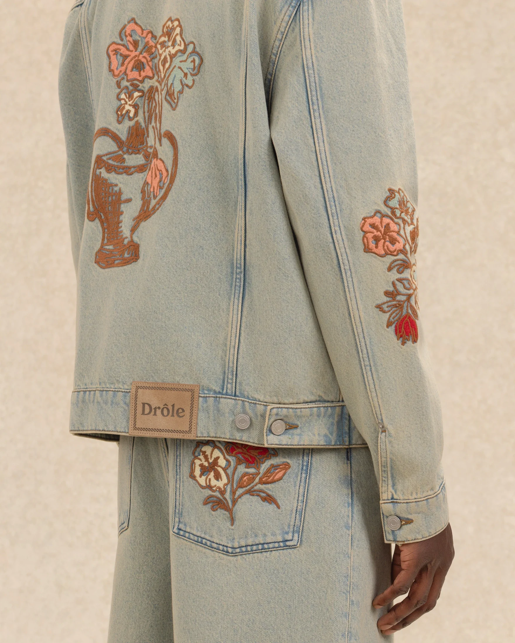 photographe e-commerce bourg en bresse – shooting e-commerce Drôle de Monsieur détail label et broderie dos