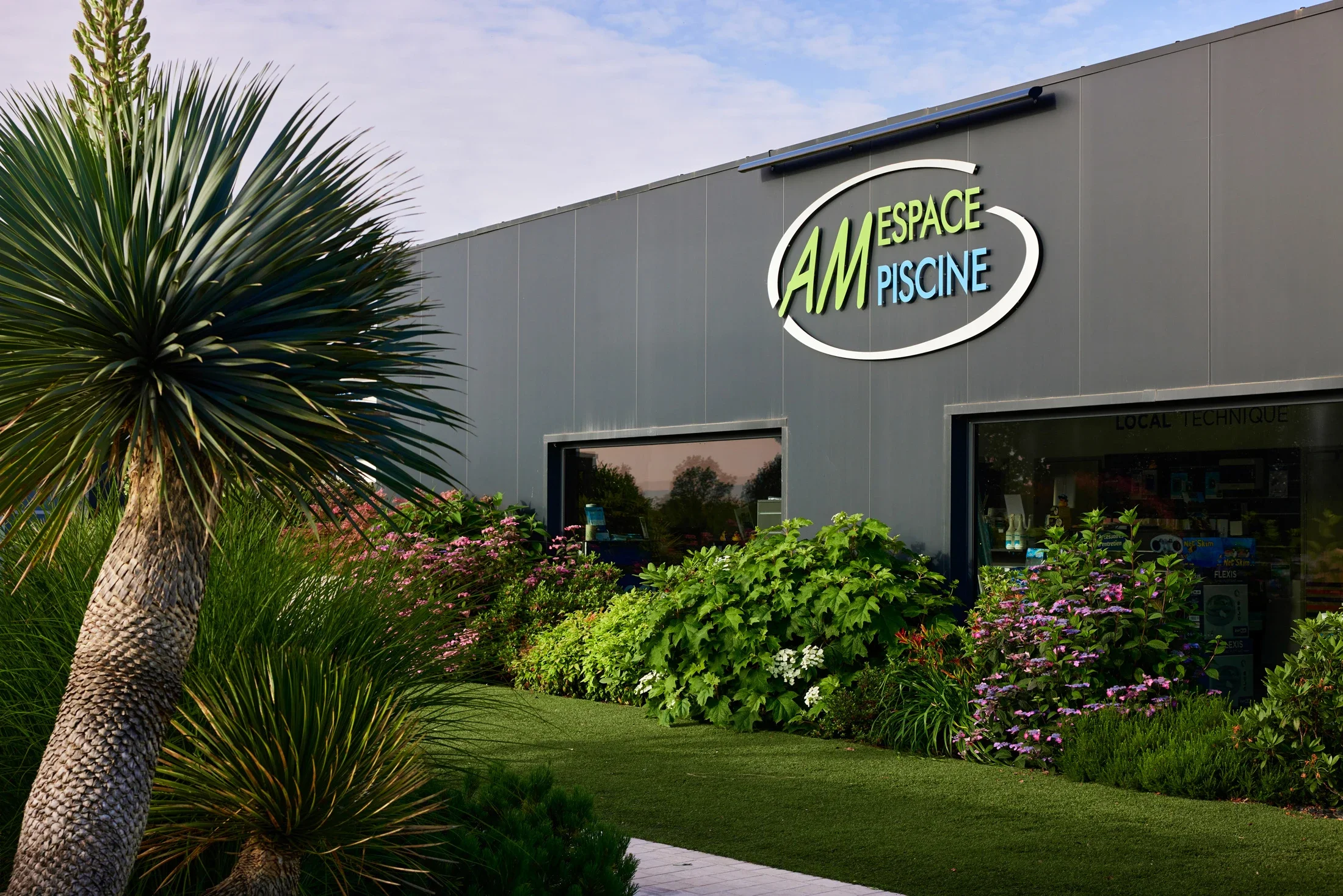 photographe corporate bourg en bresse – Reportage locaux Jéromes Concept et AMP Piscine à Attignat