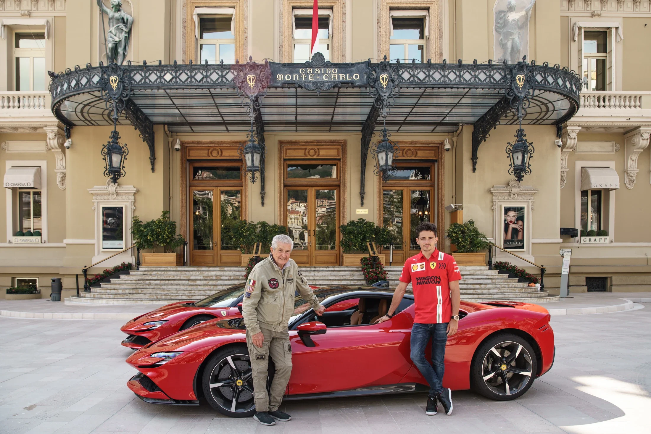photographe évènementiel bourg en bresse – Reportage Ferrari avec Charles Leclerc et Claude Lelouch à Monaco devant le Casino