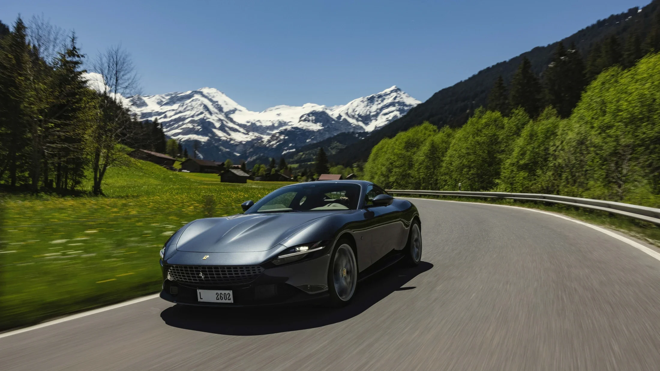 photographe automobile bourg en bresse – image communication Ferrari Roma dynamique Alpes Suisse