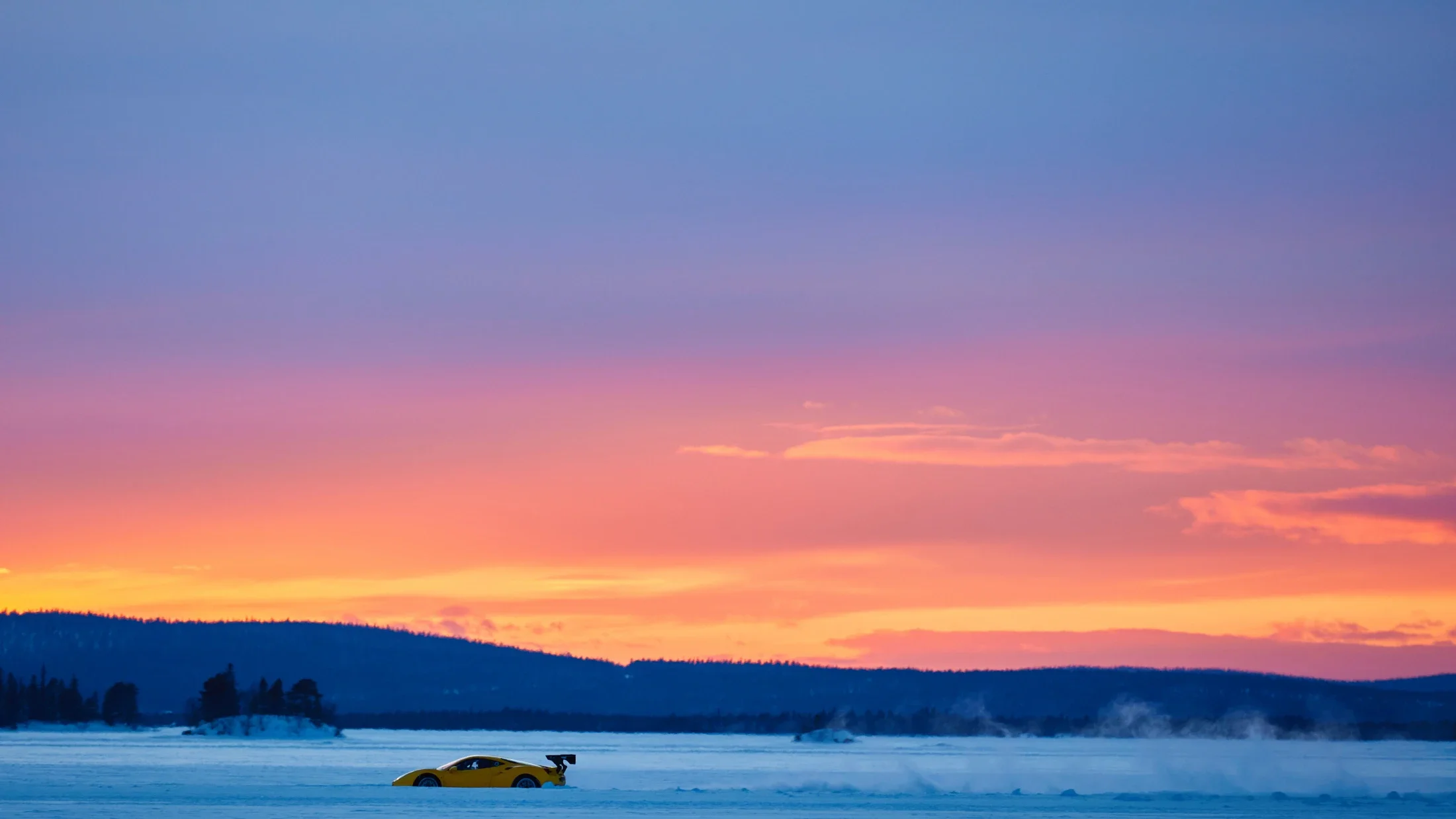 photographe automobile bourg en bresse – Ferrari 488 challenge circuit glace neige Laponie ciel lumière orange