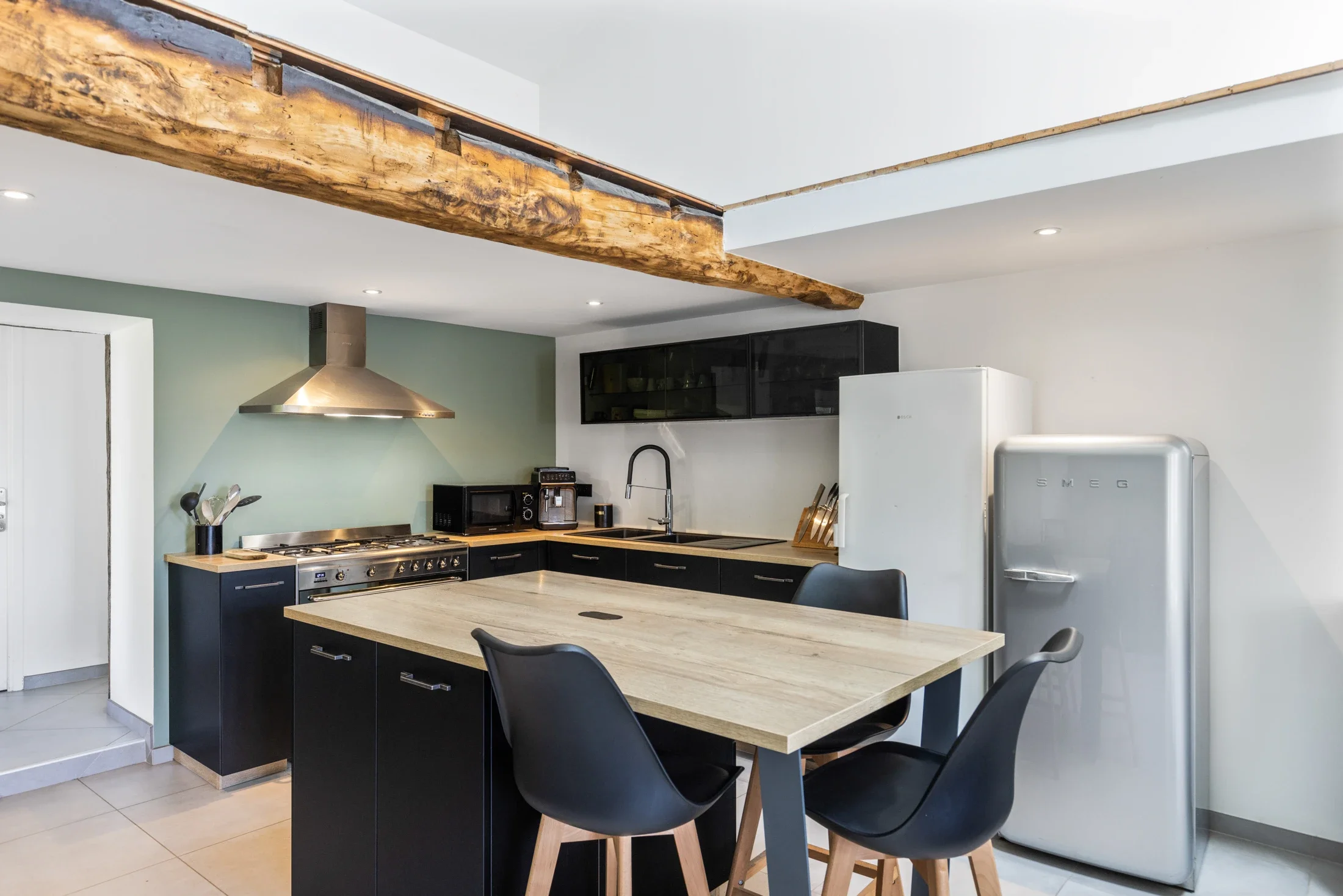 photographe immobilier bourg en bresse – Cuisine d'une maison à Jayat vendu par Acti Immo