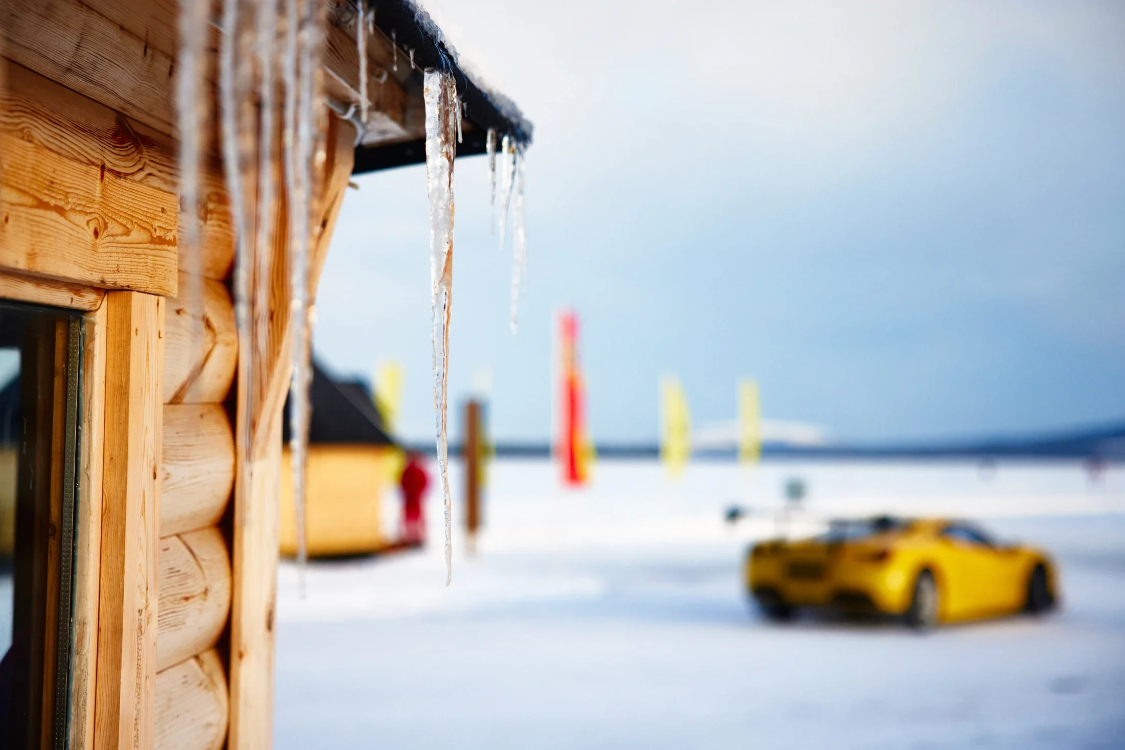 photographe évènementiel bourg en bresse – Reportage évènement Ferrari Club Challenge on Ice en Laponie sur les circuits de glace de Lapland Ice Driving, détails glace 
