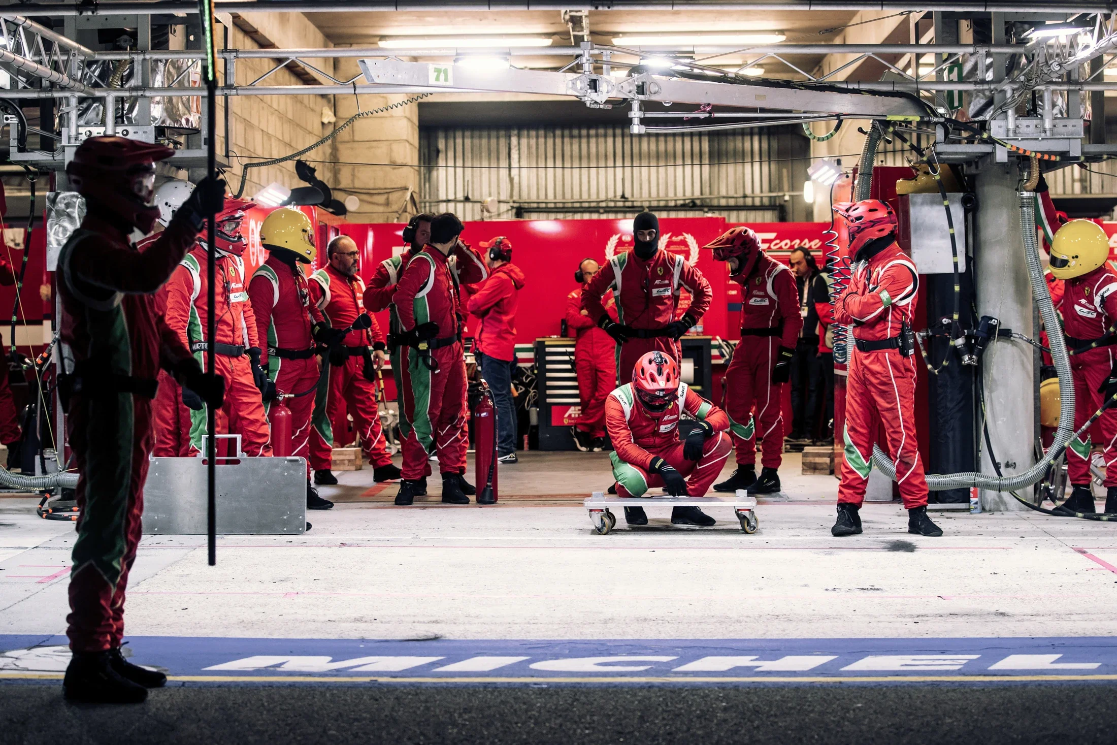 photographe automobile bourg en bresse – Reportage Team Ferrari AF CORSE WEC 2019 mécaniciens 