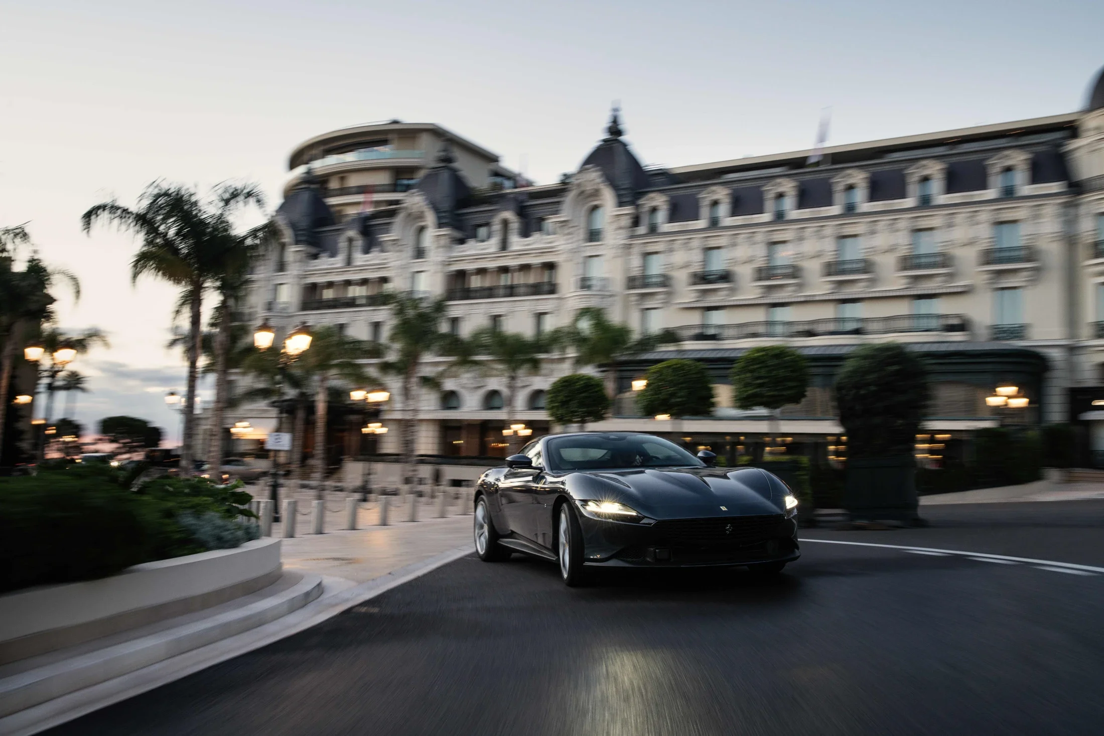 image communication Ferrari Roma dynamique hôtel de Paris Monaco