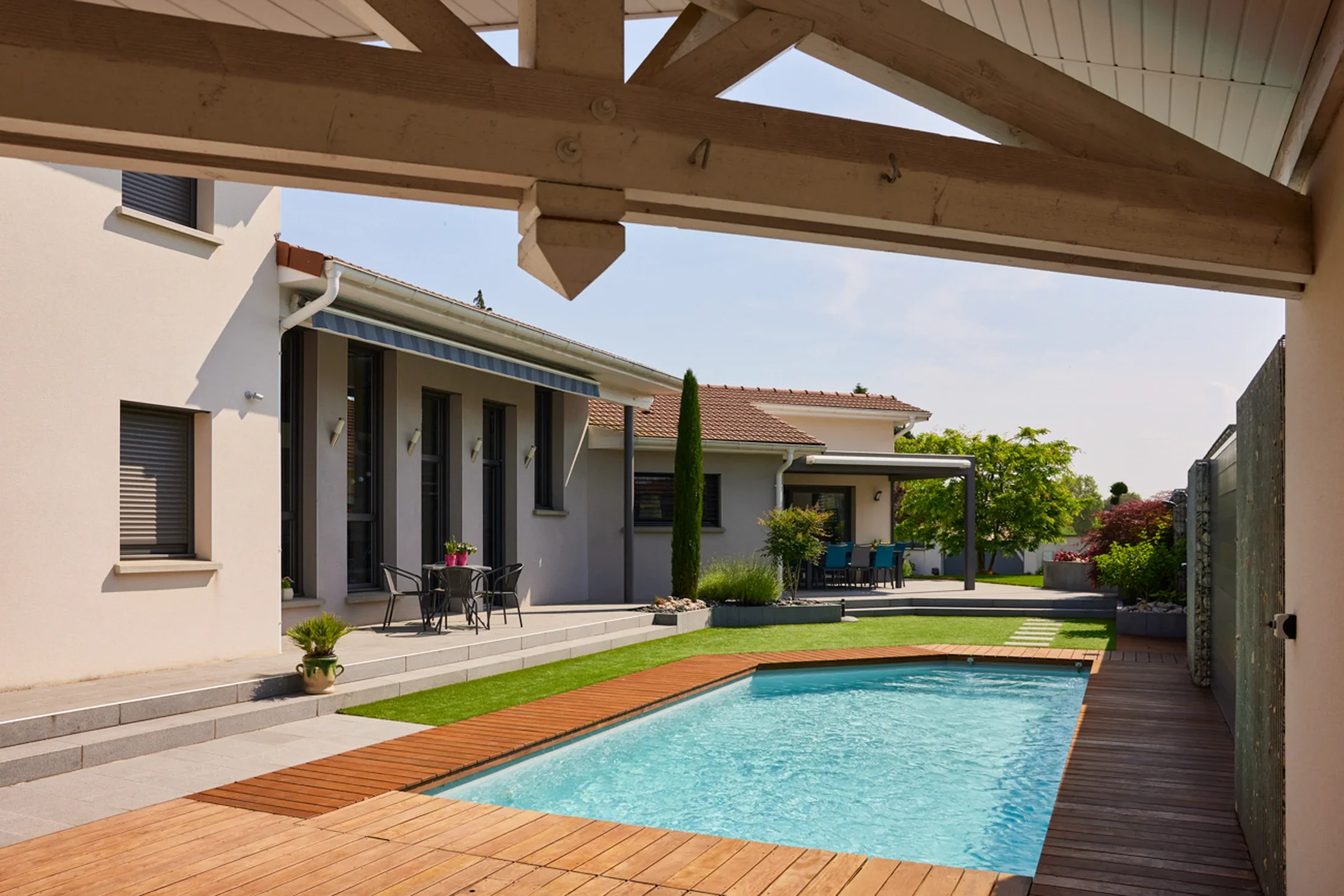 photographe bourg en bresse, Ain, Rhone Alpes, France - portfolio, extérieur maison avec piscine à Viriat dans l'Ain