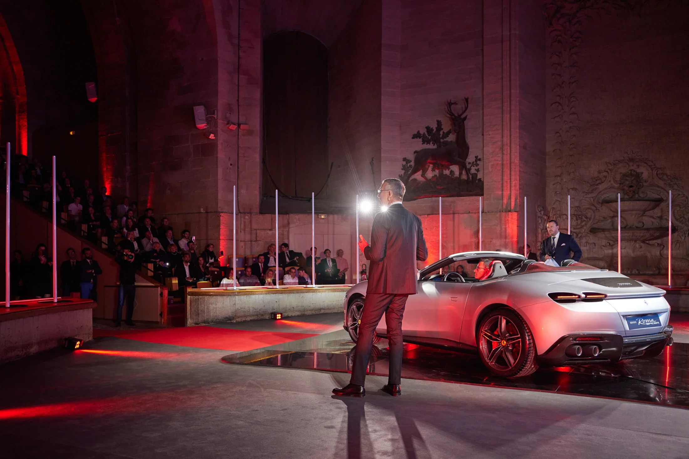 photographe évènementiel bourg en bresse – Reportage évènement lancement Ferrari Roma Spider avec la concession Ferrari Ch.Pozzi de Paris à Chantilly, présentation avec Eric Neubauer et Emanuele Carando