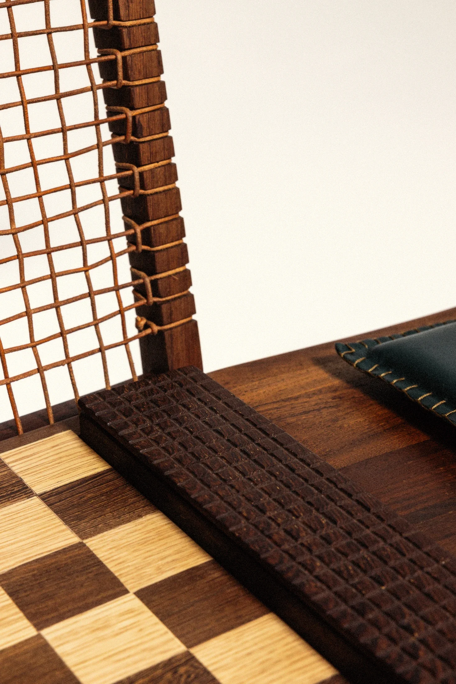 photographe produit bourg en bresse – packshot détail matière échiquier Drôle de Monsieur 