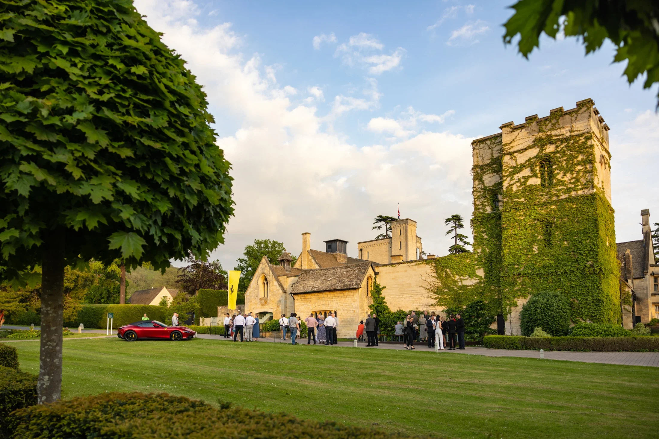 photographe évènementiel bourg en bresse – Reportage évènement Ferrari Angleterre, apéritif au coucher de soleil