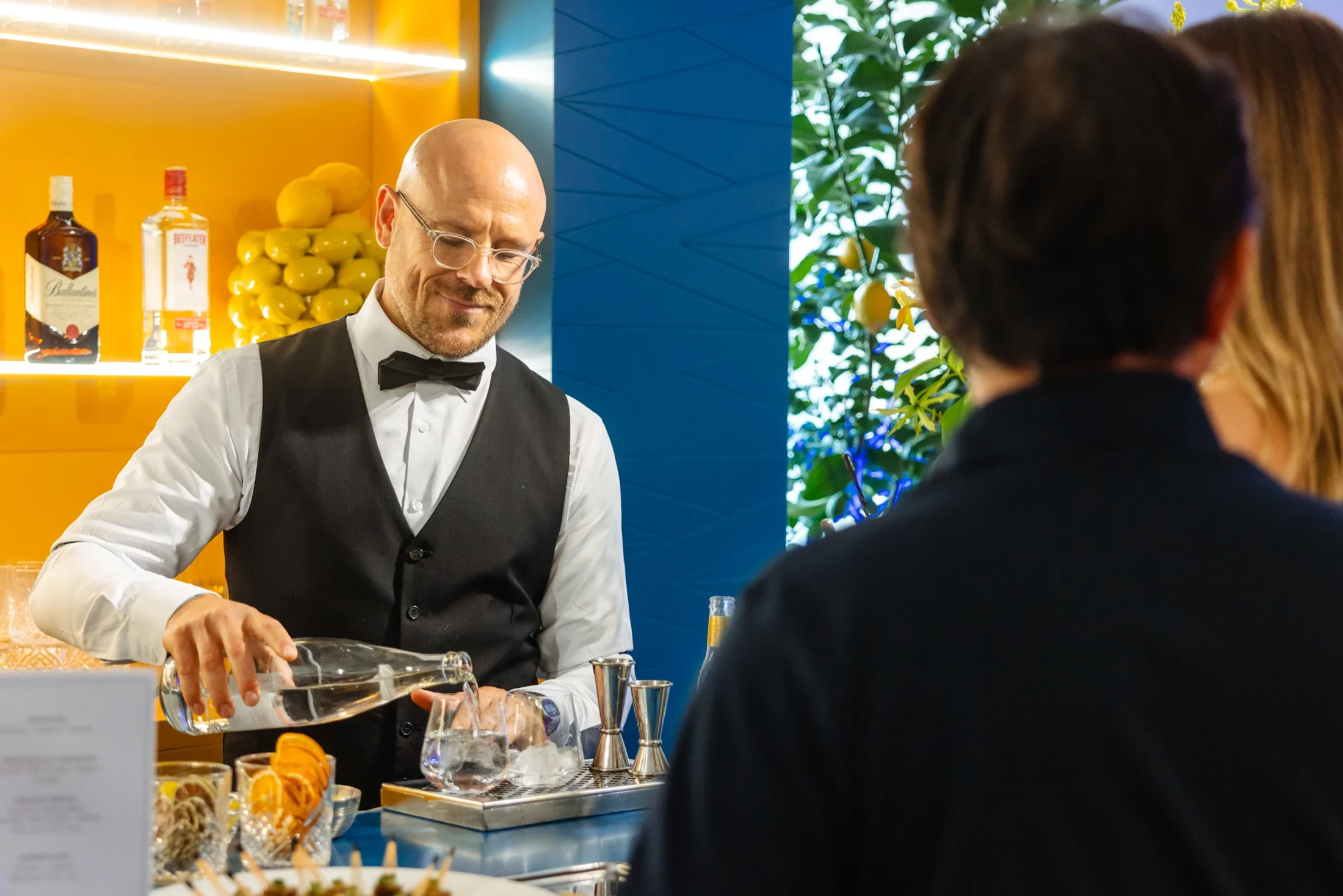 photographe évènementiel bourg en bresse – Reportage évènement lancement Ferrari Amalfi au Louvre à Paris, cocktail