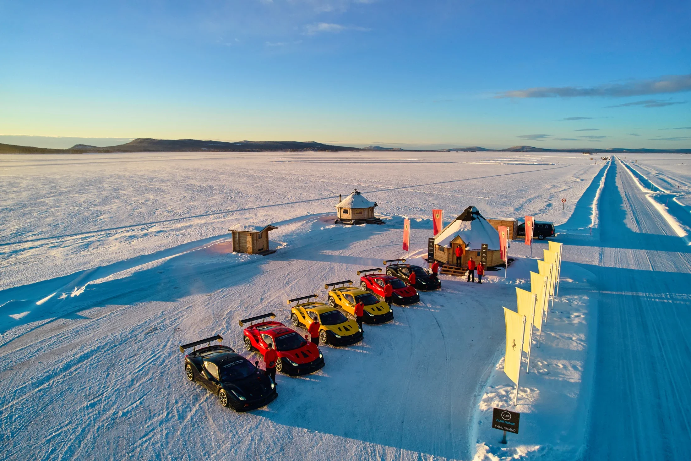 photographe évènementiel bourg en bresse – Reportage évènement Ferrari Club Challenge on Ice en Laponie sur les circuits de glace de Lapland Ice Driving