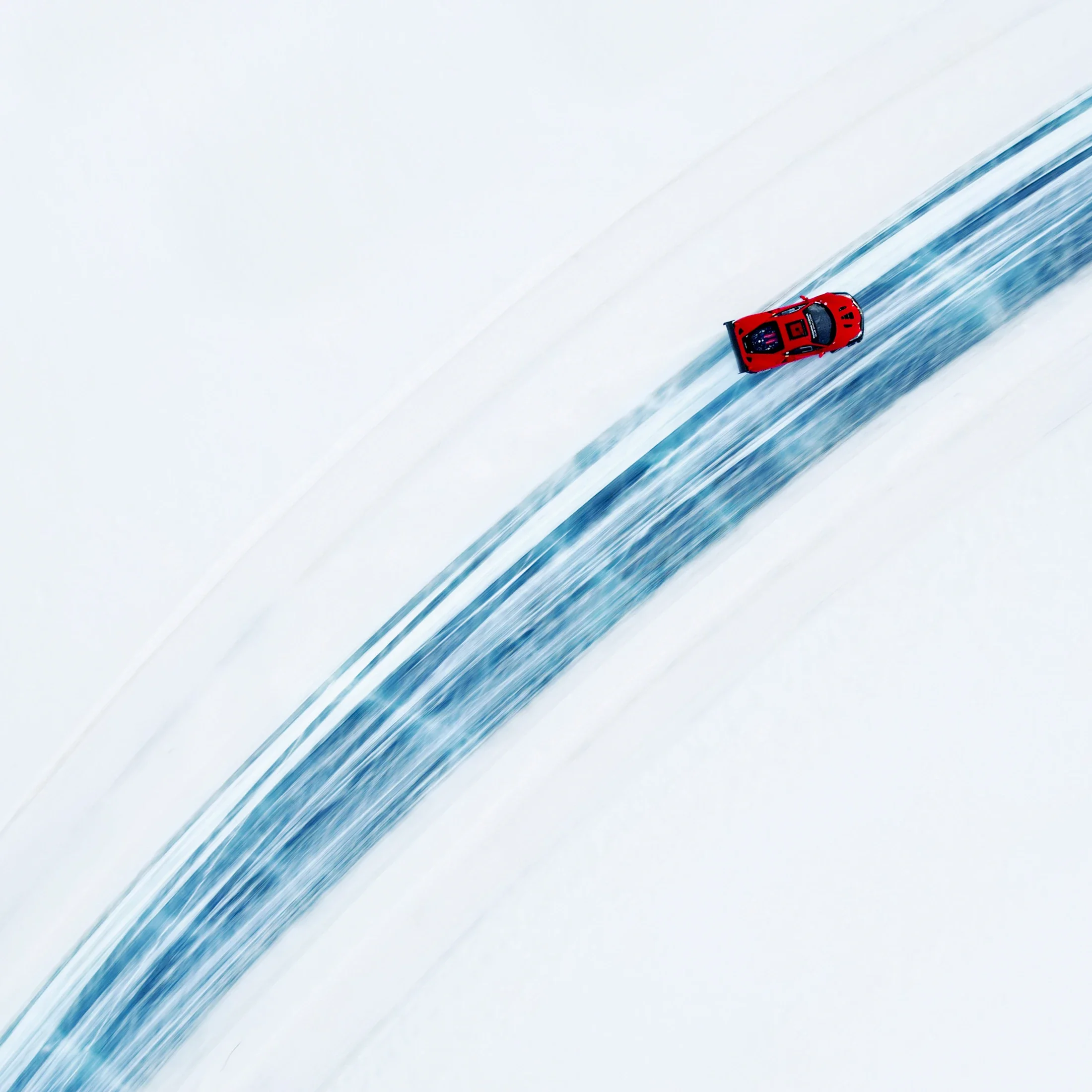 photographe automobile bourg en bresse – voiture Ferrari 488 challenge circuit glace neige Laponie Lapland Ice Driving glisse drone