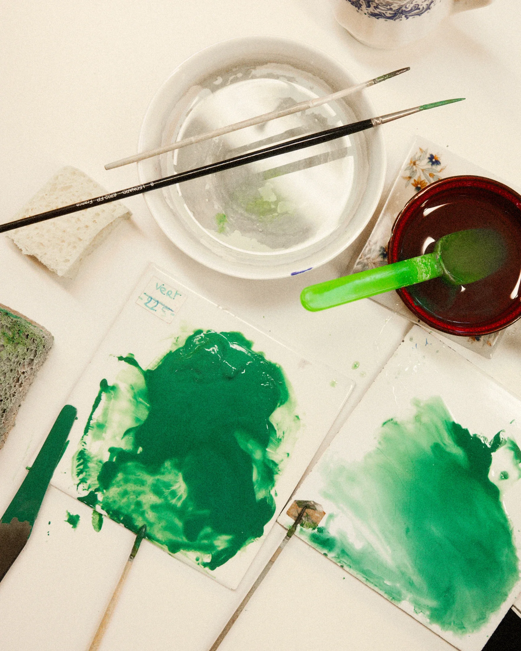 photographe bourg en bresse, Ain, Rhone Alpes, France - portfolio, détail outil artisan faïence de Gien