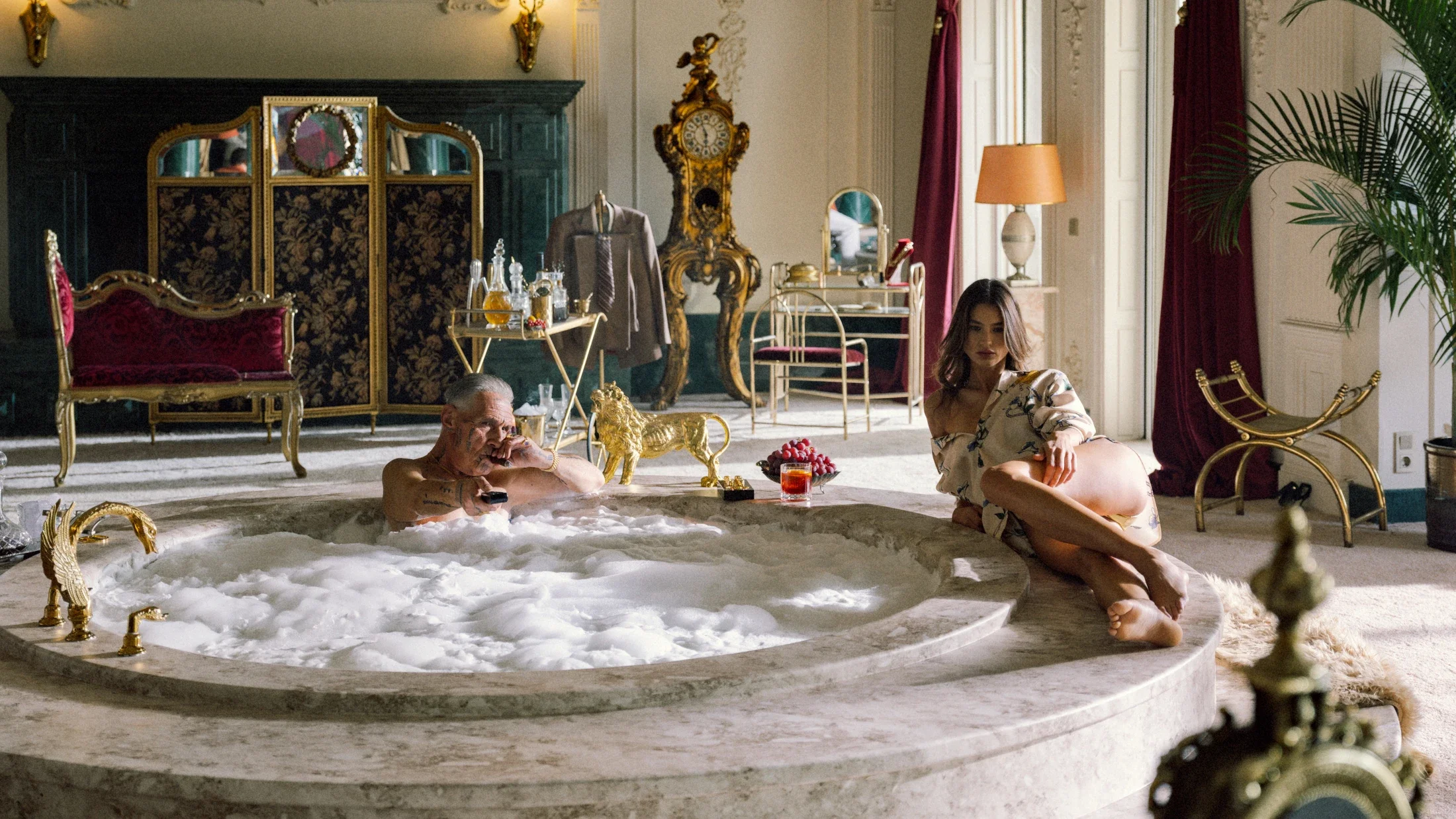 photographe e-commerce bourg en bresse – Lookbook Drôle de Monsieur Film Il Leone, mise en scène jacuzzi