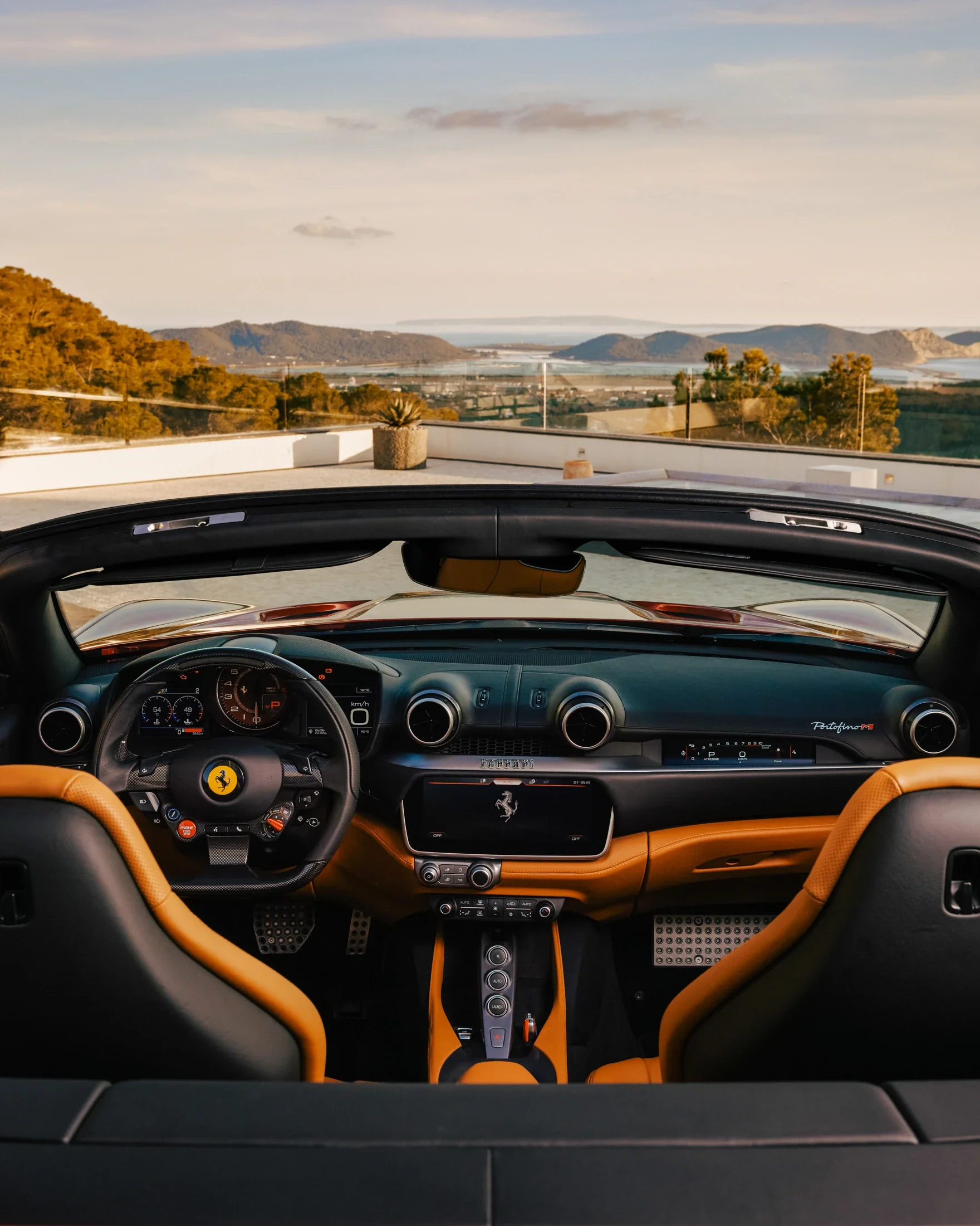photographe automobile bourg en bresse – Statique Ferrari Portofino M Martin Solveig détail intérieur vue mer
