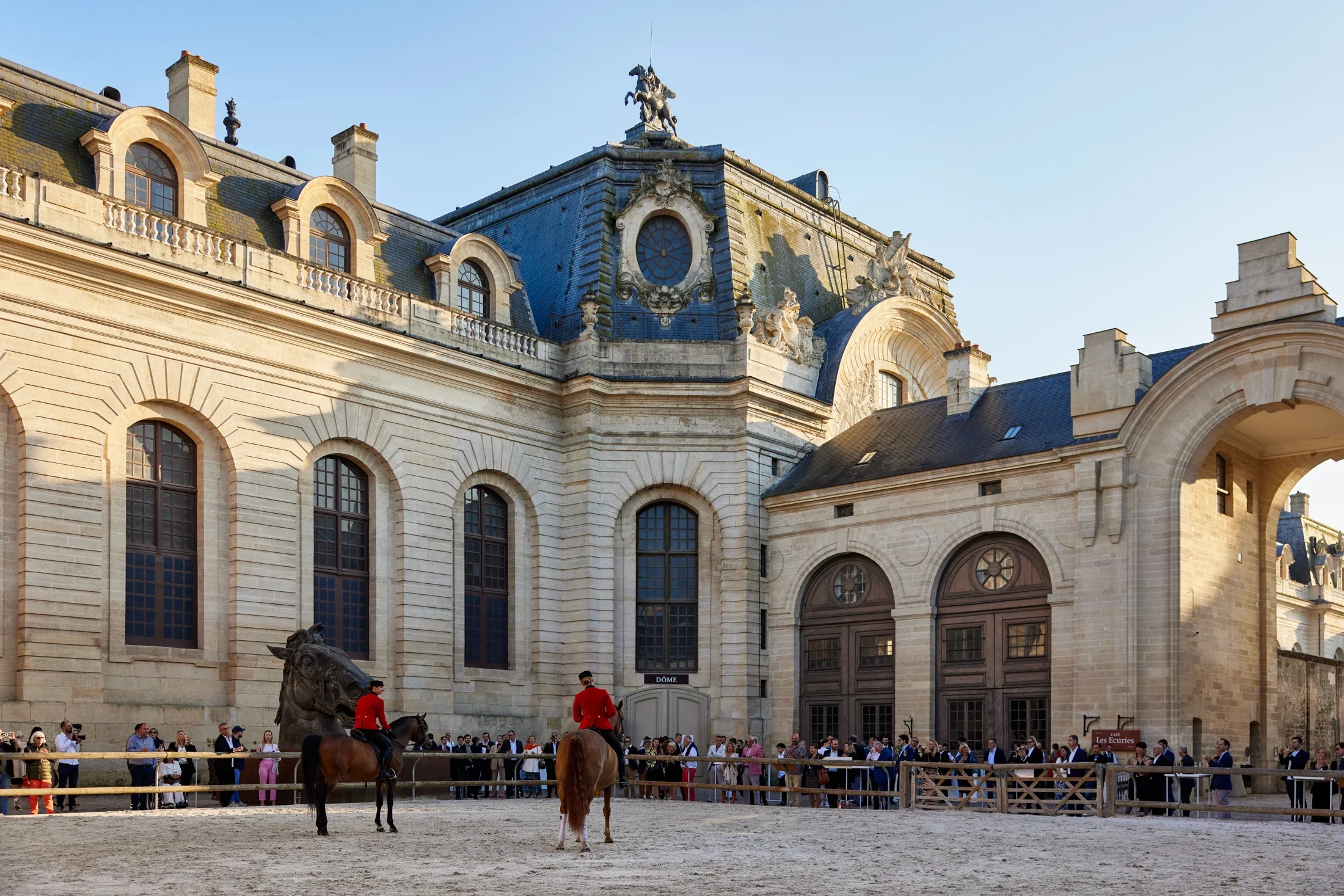photographe évènementiel bourg en bresse – Reportage évènement lancement Ferrari Roma Spider avec la concession Ferrari Ch.Pozzi de Paris à Chantilly