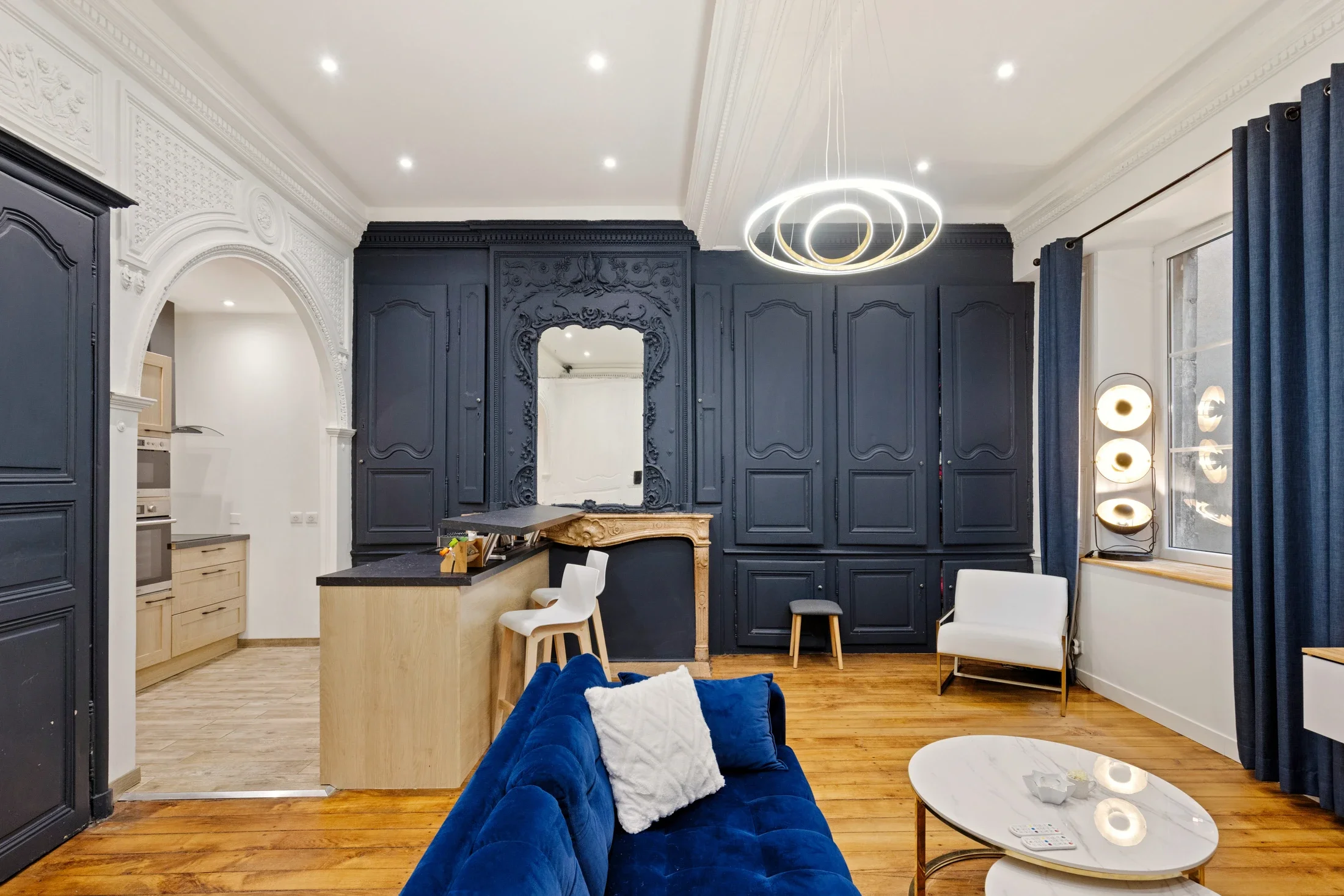 photographe immobilier bourg en bresse – Salon et cuisine d'un appartement dans le centre de Bourg en bresse