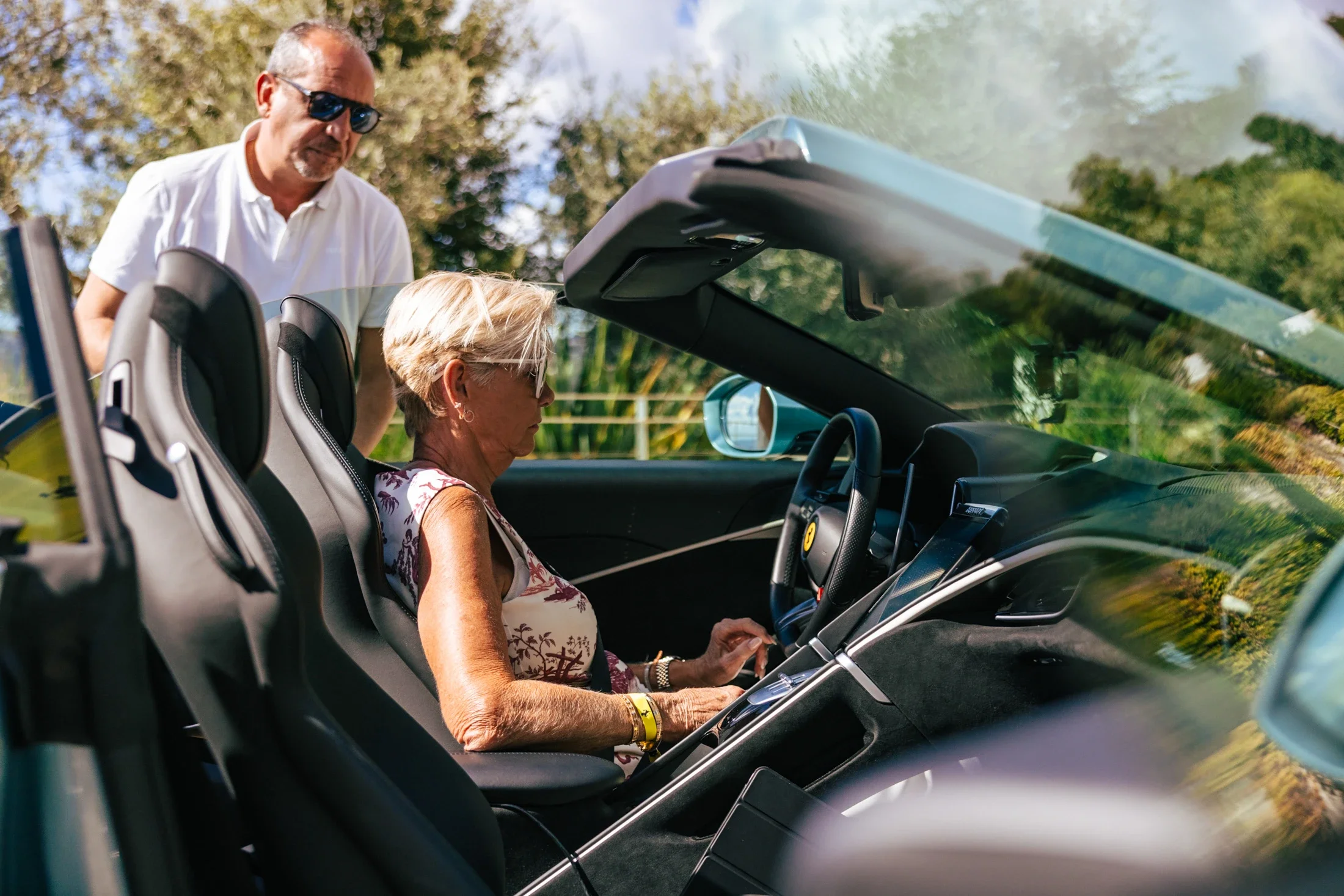 photographe évènementiel bourg en bresse – Reportage évènement Ferrari à Monaco, installation derrière le volant