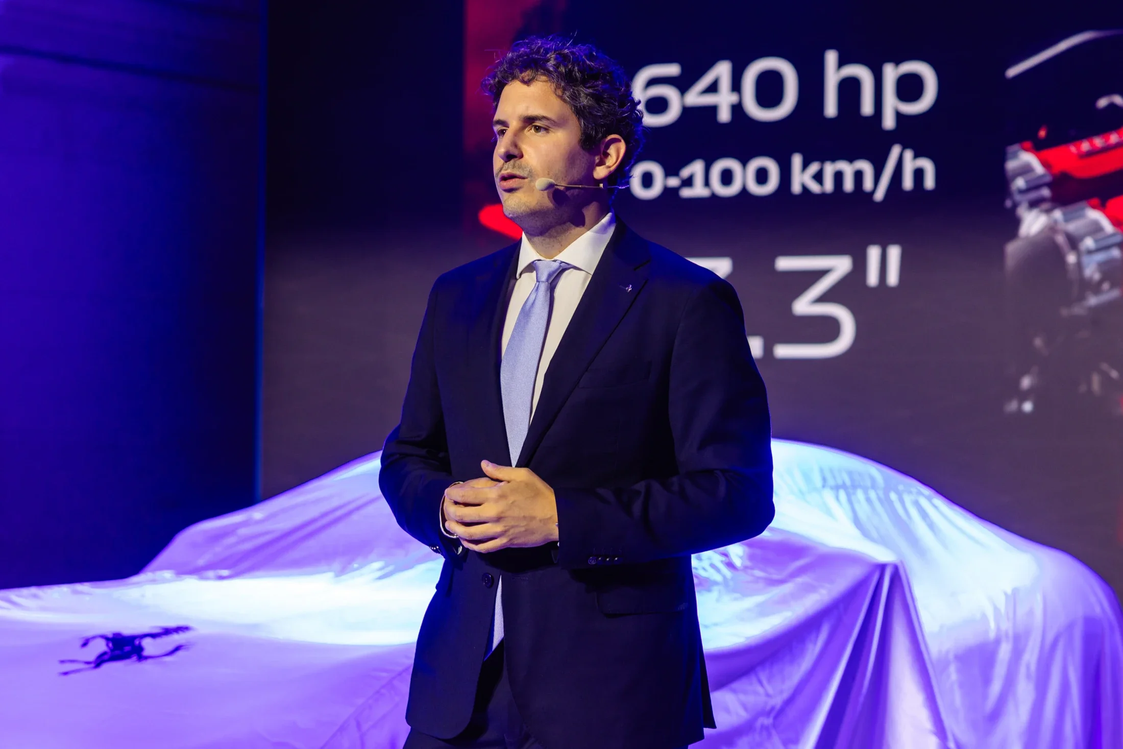 photographe évènementiel bourg en bresse – Reportage évènement lancement Ferrari Amalfi au Louvre à Paris, présentation
