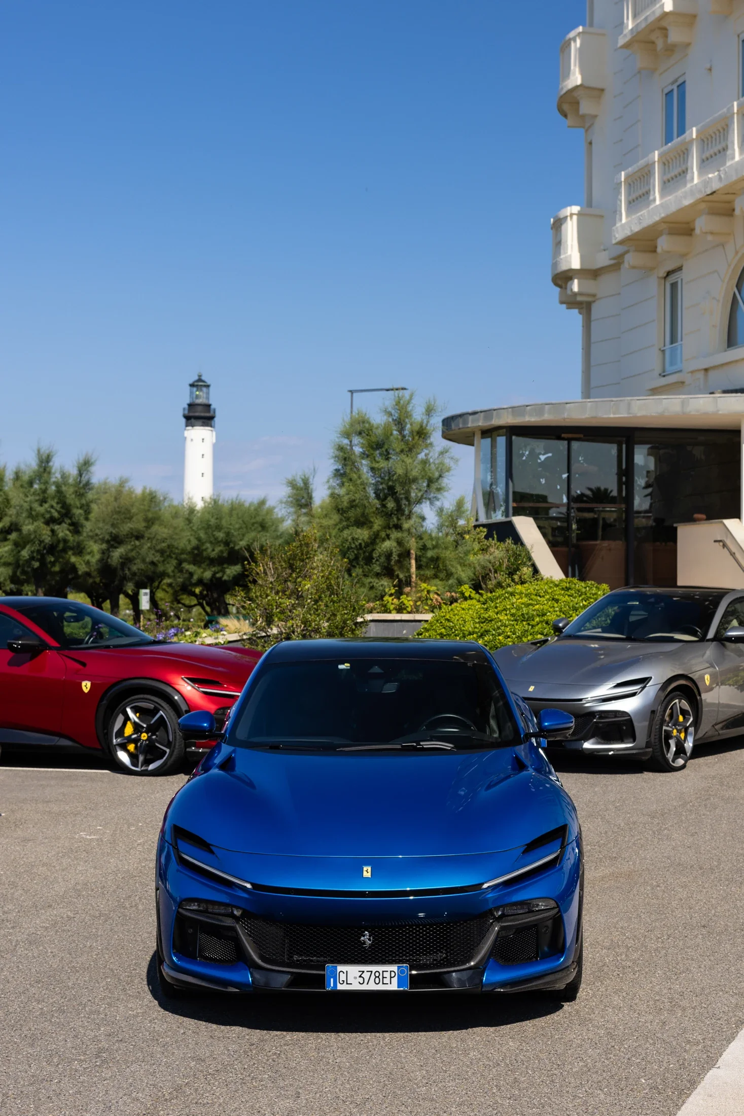 photographe automobile bourg en bresse – Ferrari European road tour Purosangue Biarritz phare hotel
