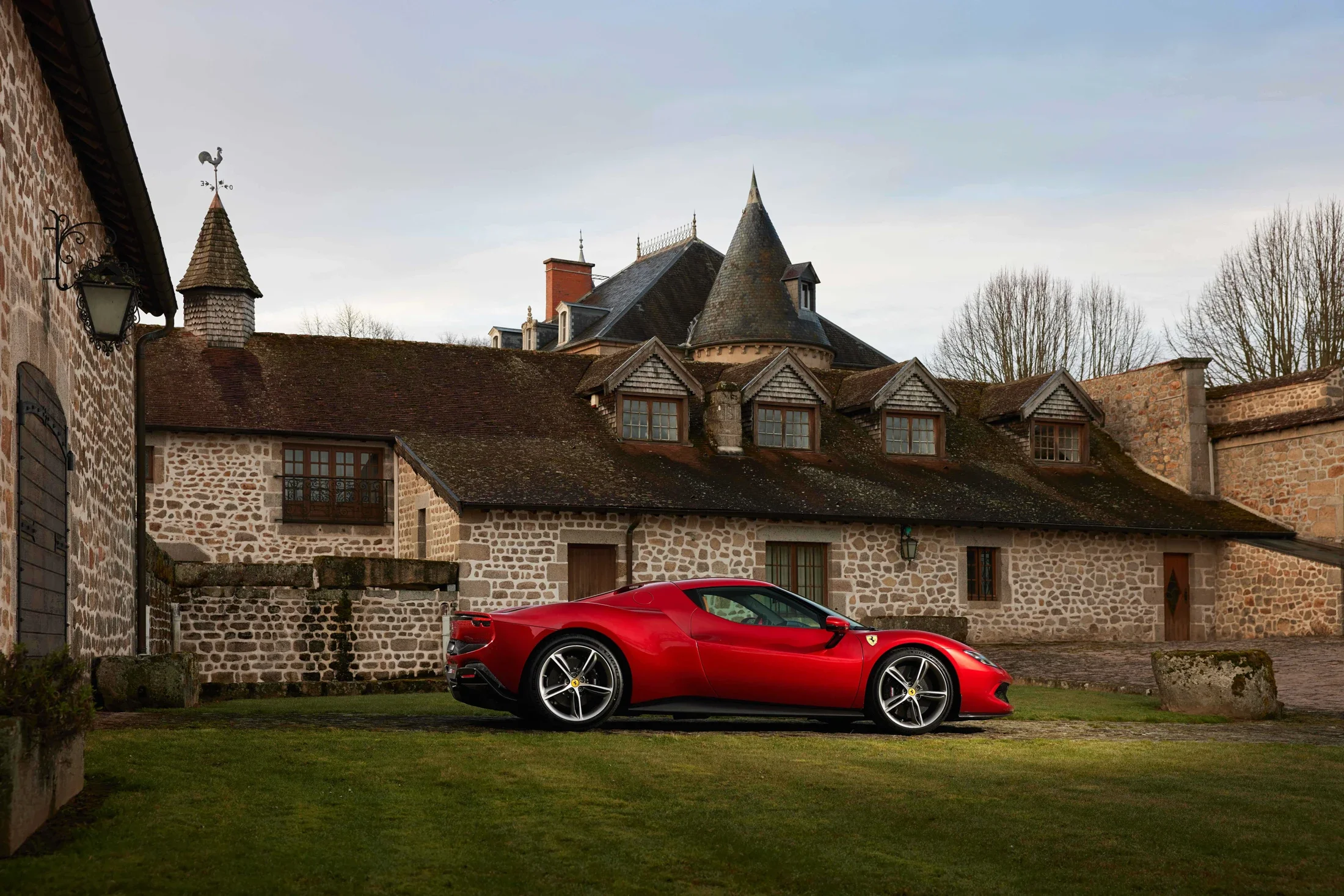 photographe automobile bourg en bresse – Ferrari West Europe réseaux sociaux communication Ferrari 296 GTB circuit Mas du Clos musée