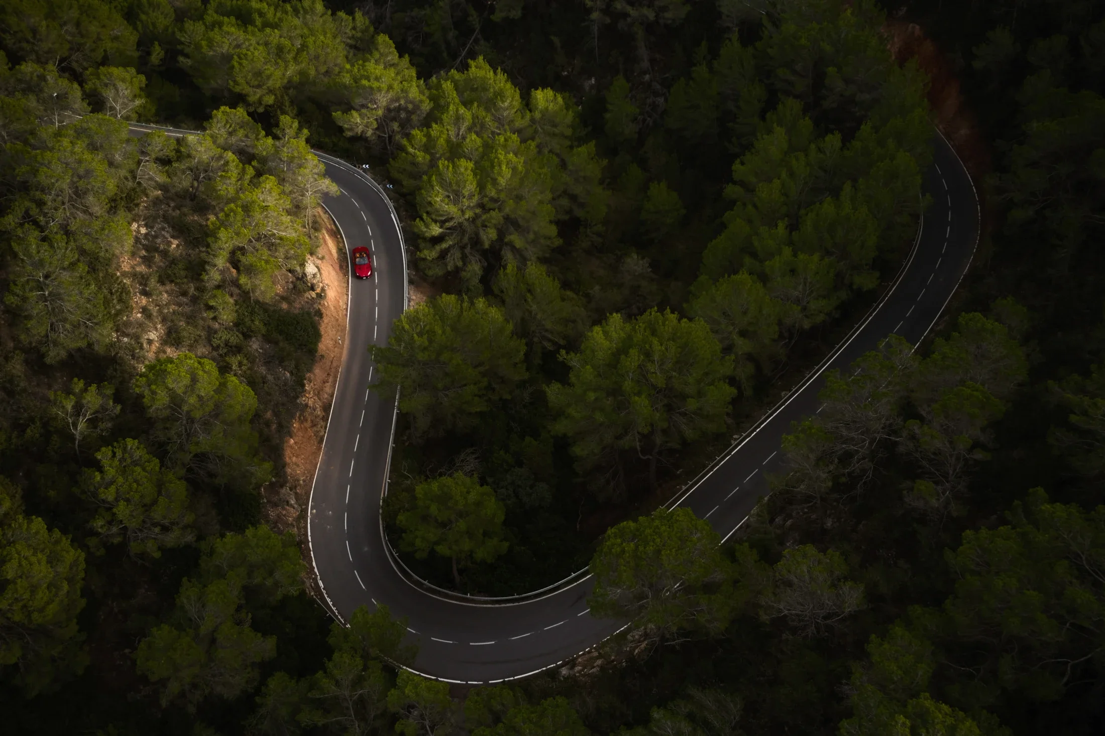 photographe automobile bourg en bresse – dynamique drone Ferrari Portofino M Martin Solveig route Ibiza