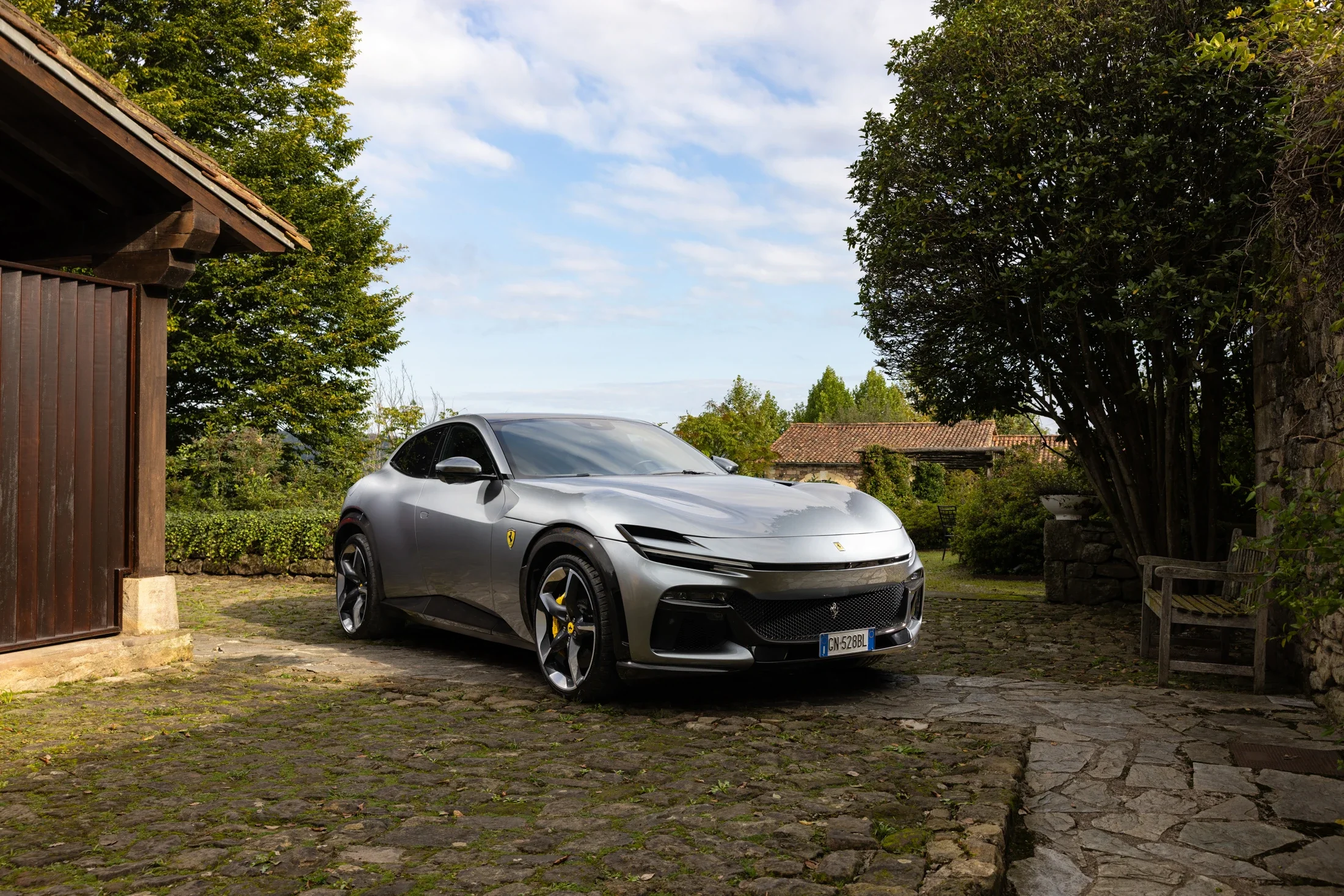 photographe automobile bourg en bresse – Ferrari European road tour Purosangue gris presse Espagne pays basque montagne