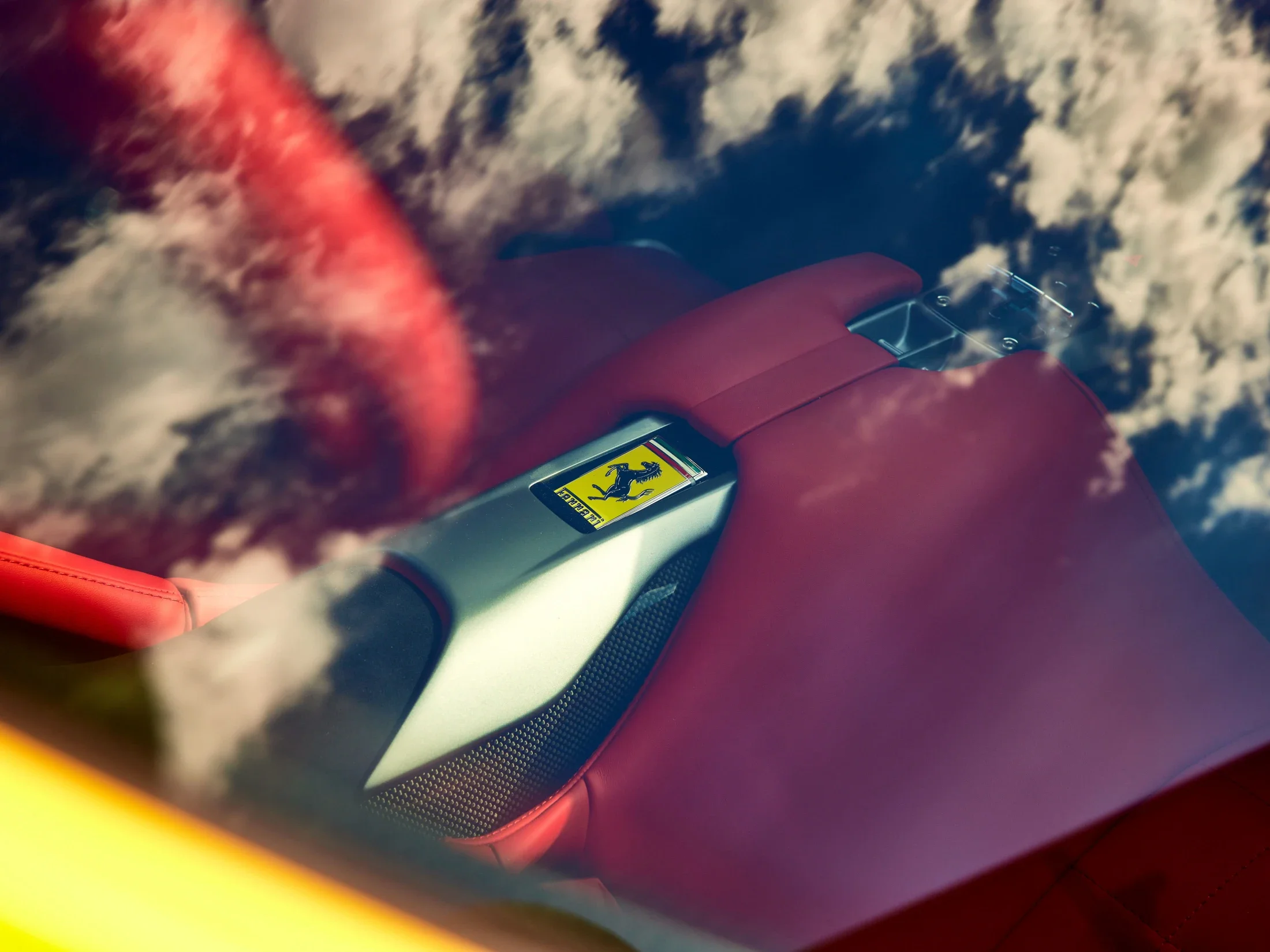 photographe automobile bourg en bresse – Essaie Presse world Ferrari Daytona SP3 circuit Bugatti Le Mans détail clé intérieur