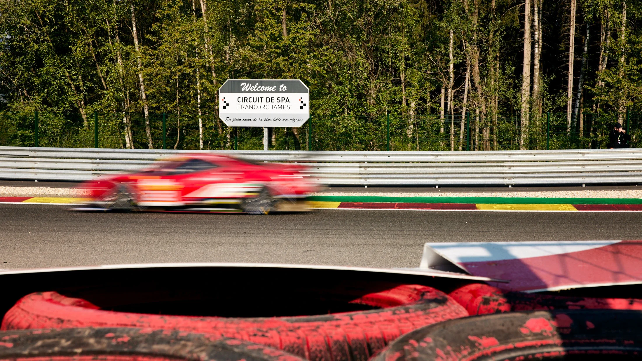 photographe automobile bourg en bresse – Reportage Team Ferrari AF CORSE 21 WEC Spa Francorchamps panneau
