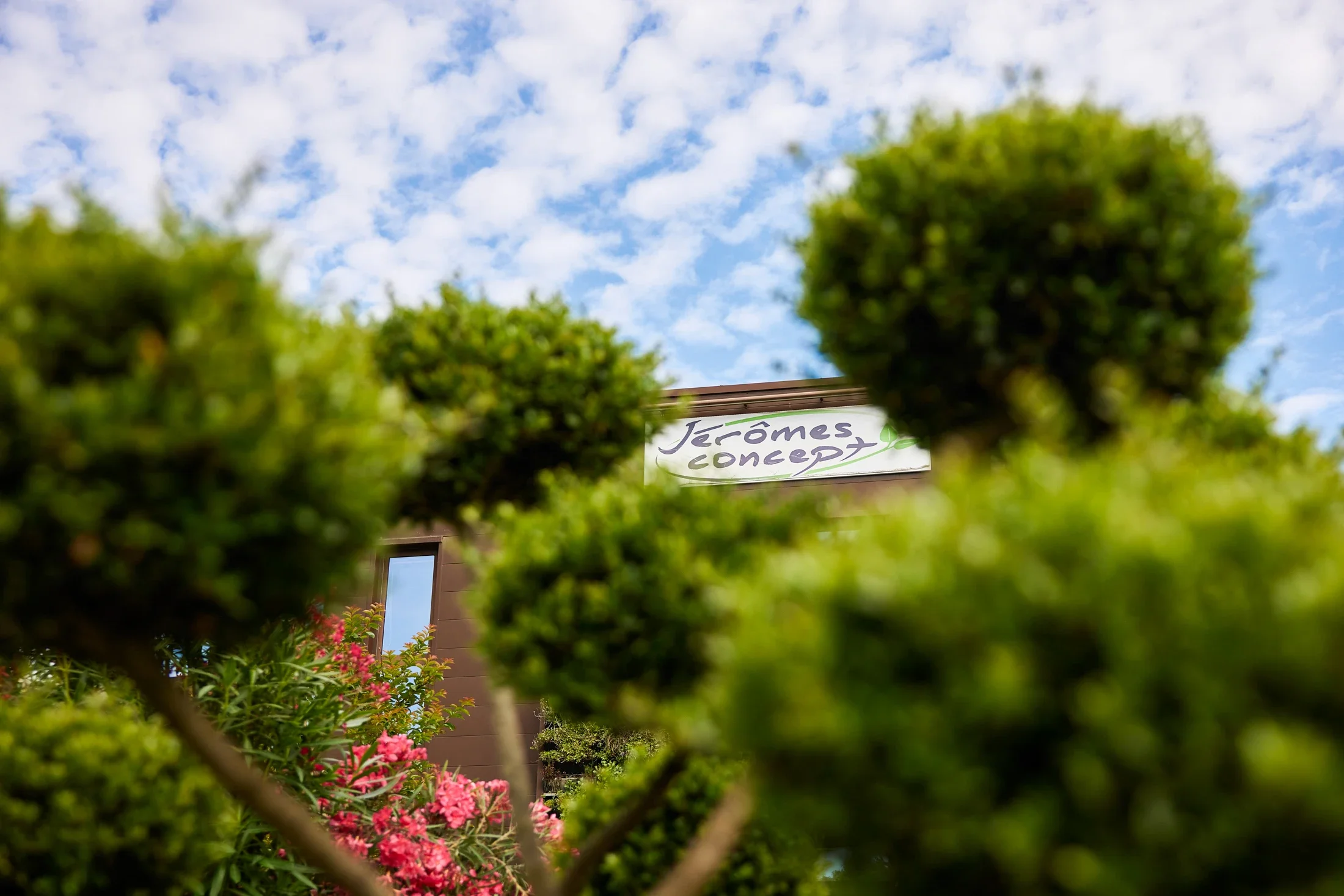 photographe corporate bourg en bresse – Reportage locaux Jéromes Concept à Attignat, détail enseigne 