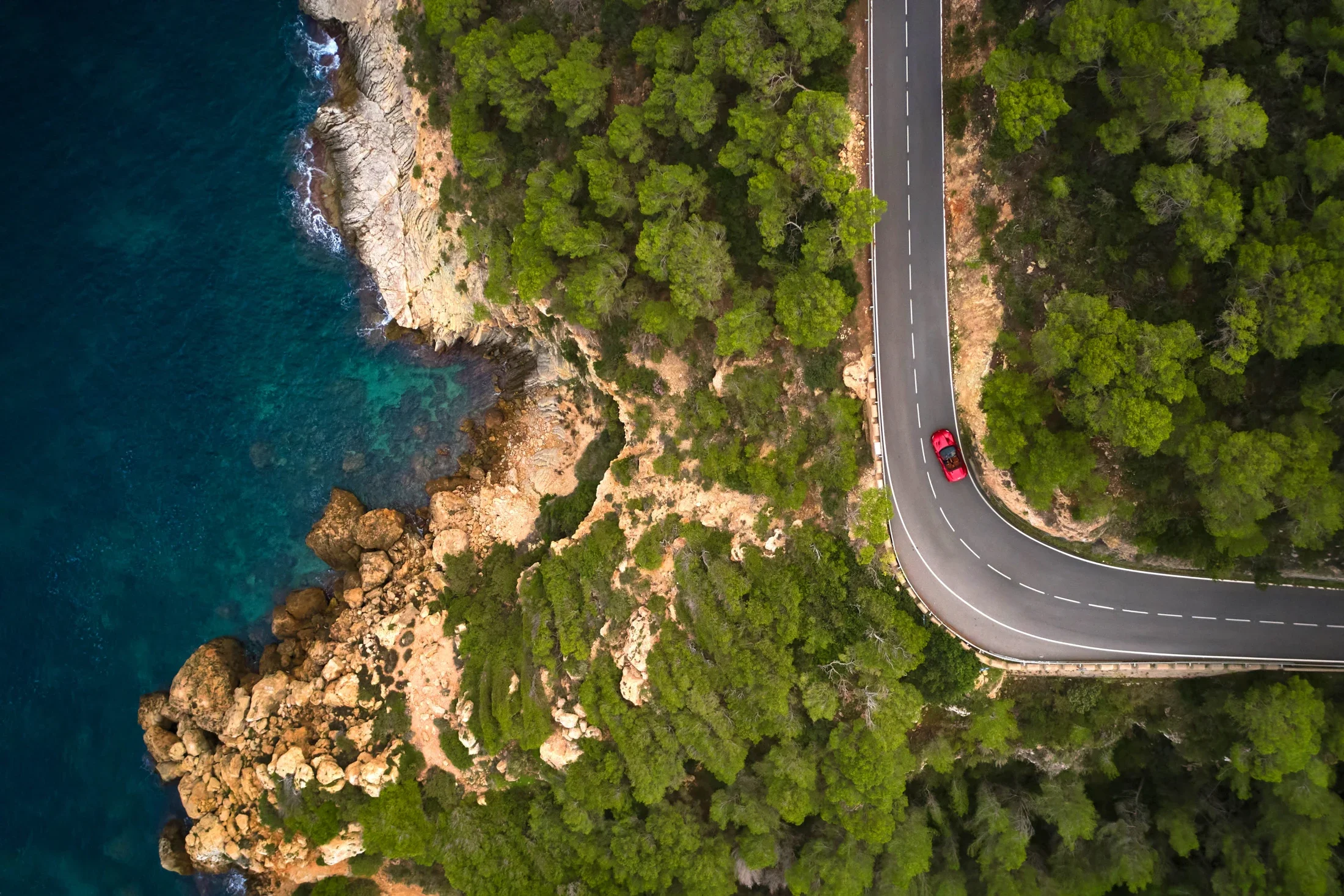 photographe bourg en bresse, Ain, Rhone Alpes, France - portfolio, Martin Solveig roule sur les magnifiques routes d'Ibiza
