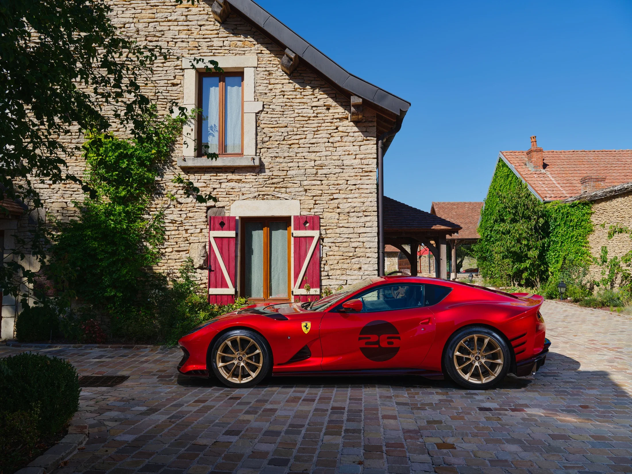 photographe automobile bourg en bresse – shooting collectionneur particulier Ferrari 812 Competizione maison bourgogne