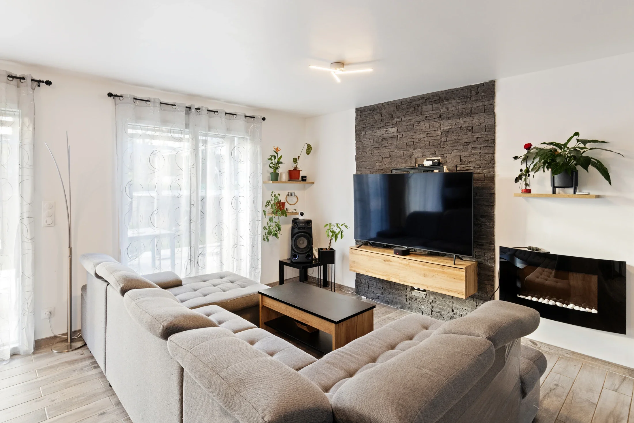 photographe immobilier bourg en bresse – Salon d'une maison dans le revermont