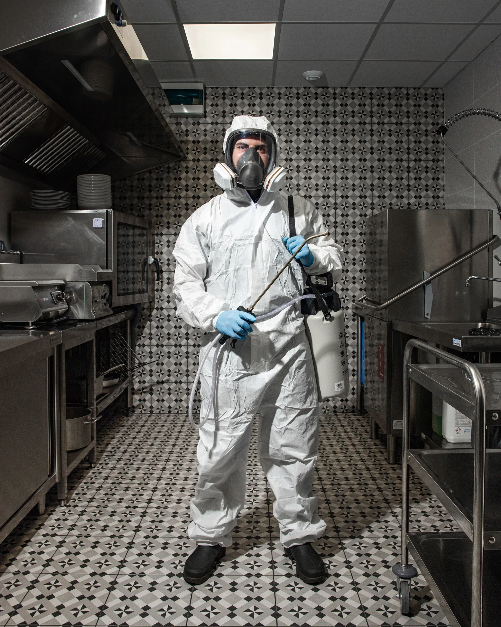 photographe corporate bourg en bresse – Noxius Hygiène Solutions portrait Simon Dorrival équipé à Bourg en Bresse