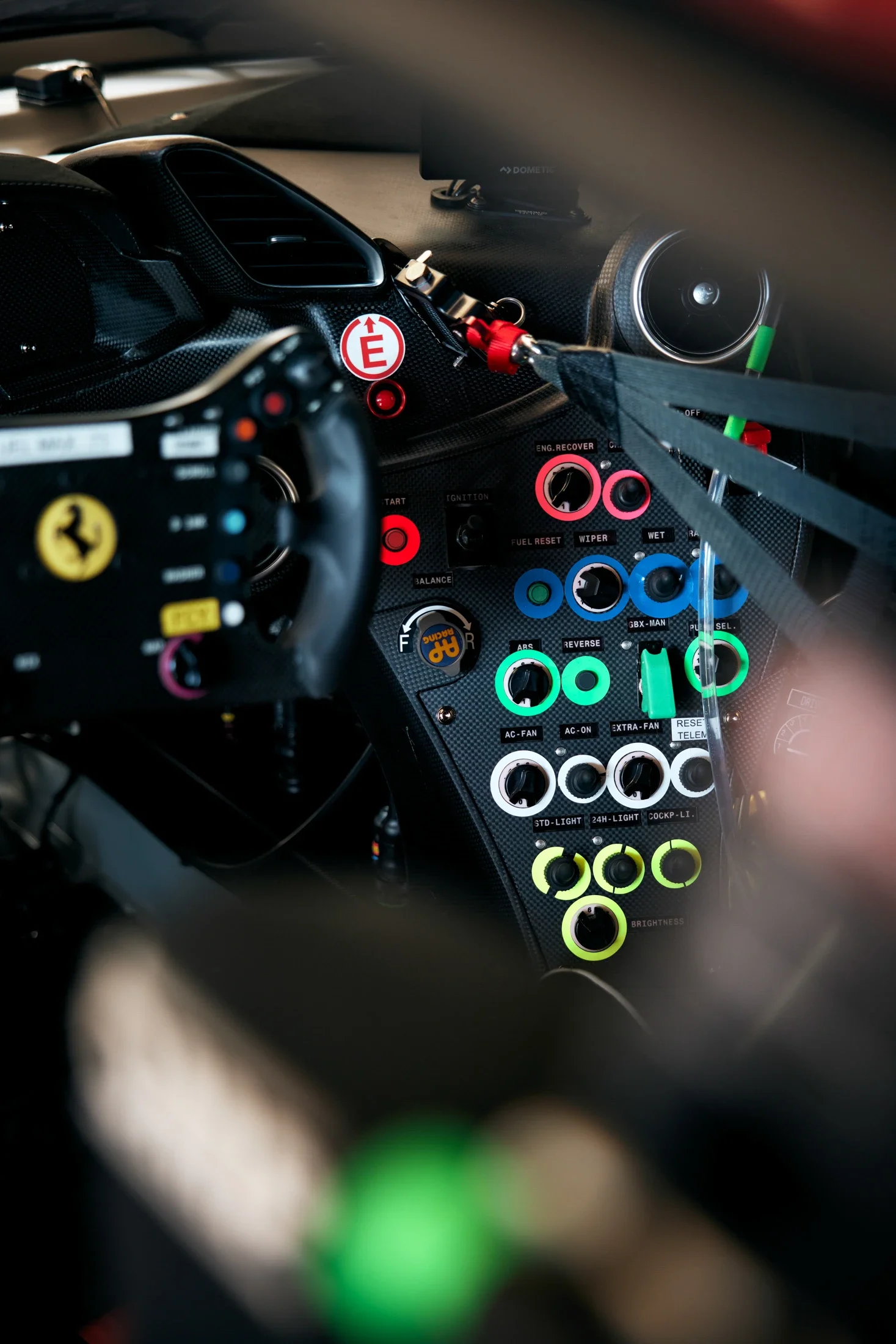 photographe automobile bourg en bresse – 24H de Daytona USA IMSA détail Ferrari 488 GTD boutons